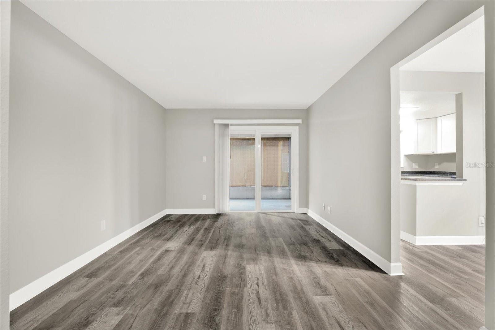 8345 13th St N #b Property Photo 4