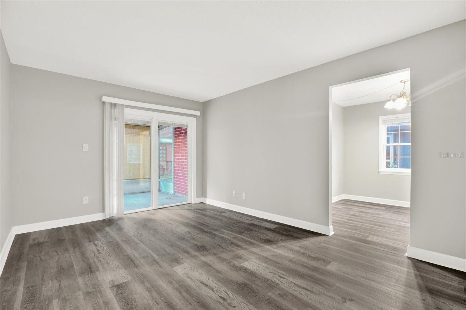 8345 13th St N #b Property Photo 6