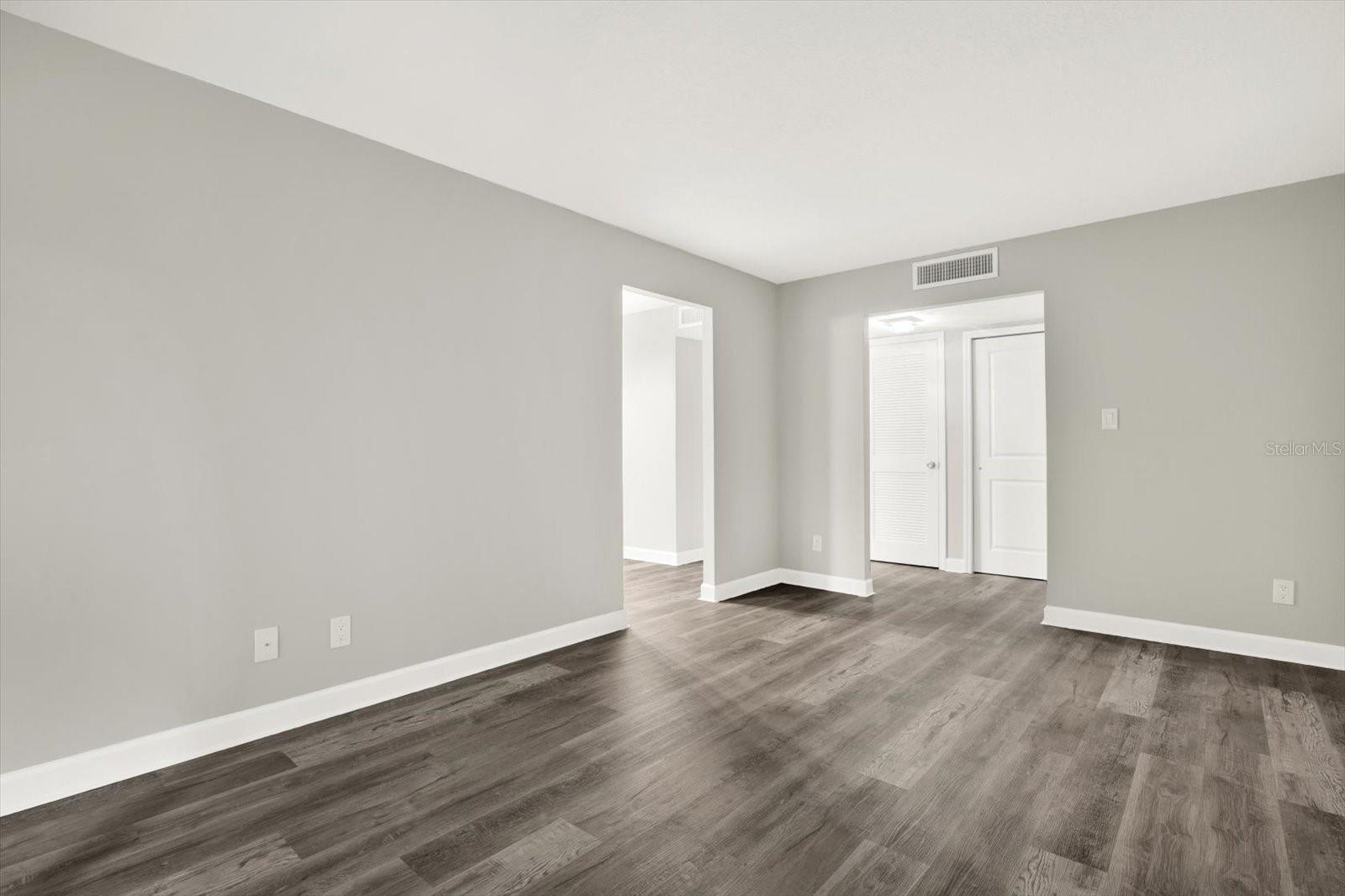 8345 13th St N #b Property Photo 7