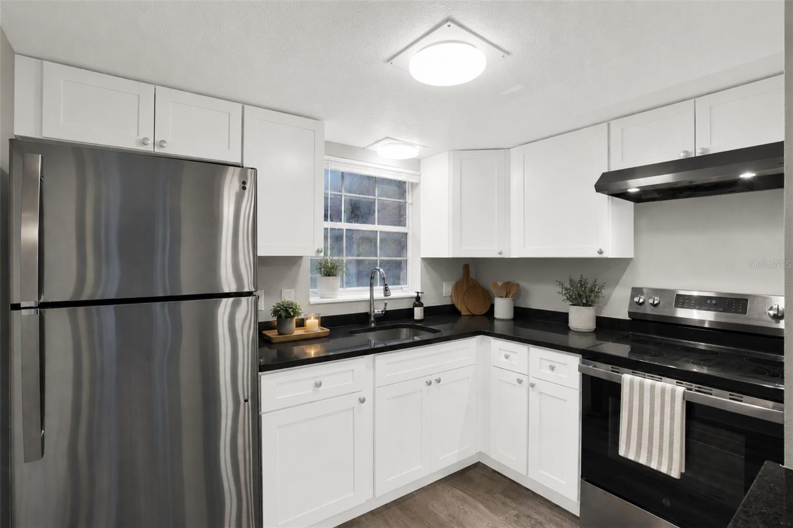 8345 13th St N #b Property Photo 10