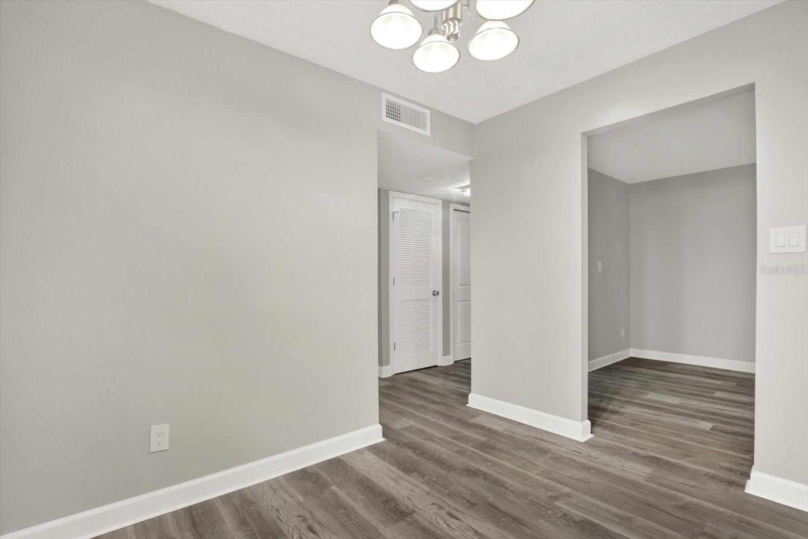 8345 13th St N #b Property Photo 14