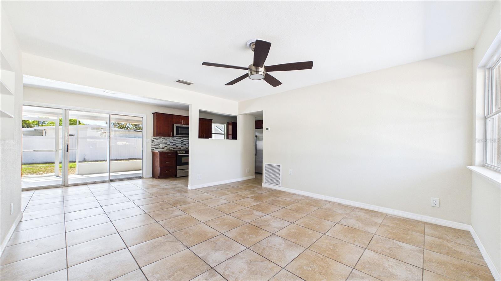 4418 W Fairview Hts Property Photo 4