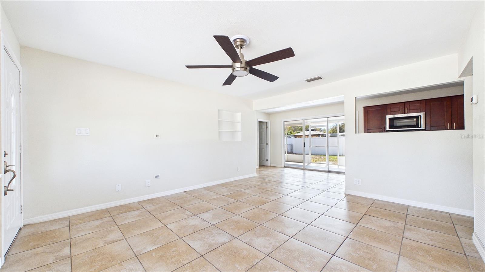 4418 W Fairview Hts Property Photo 5