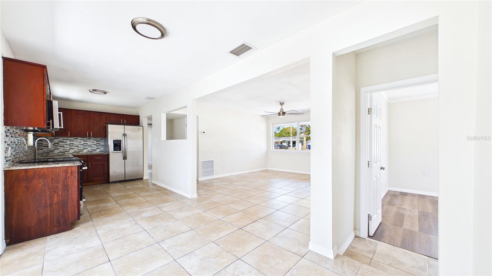 4418 W Fairview Hts Property Photo 7