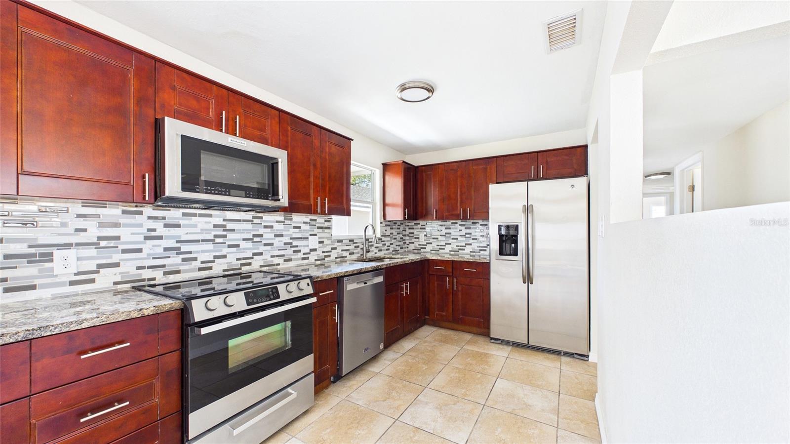 4418 W Fairview Hts Property Photo 9