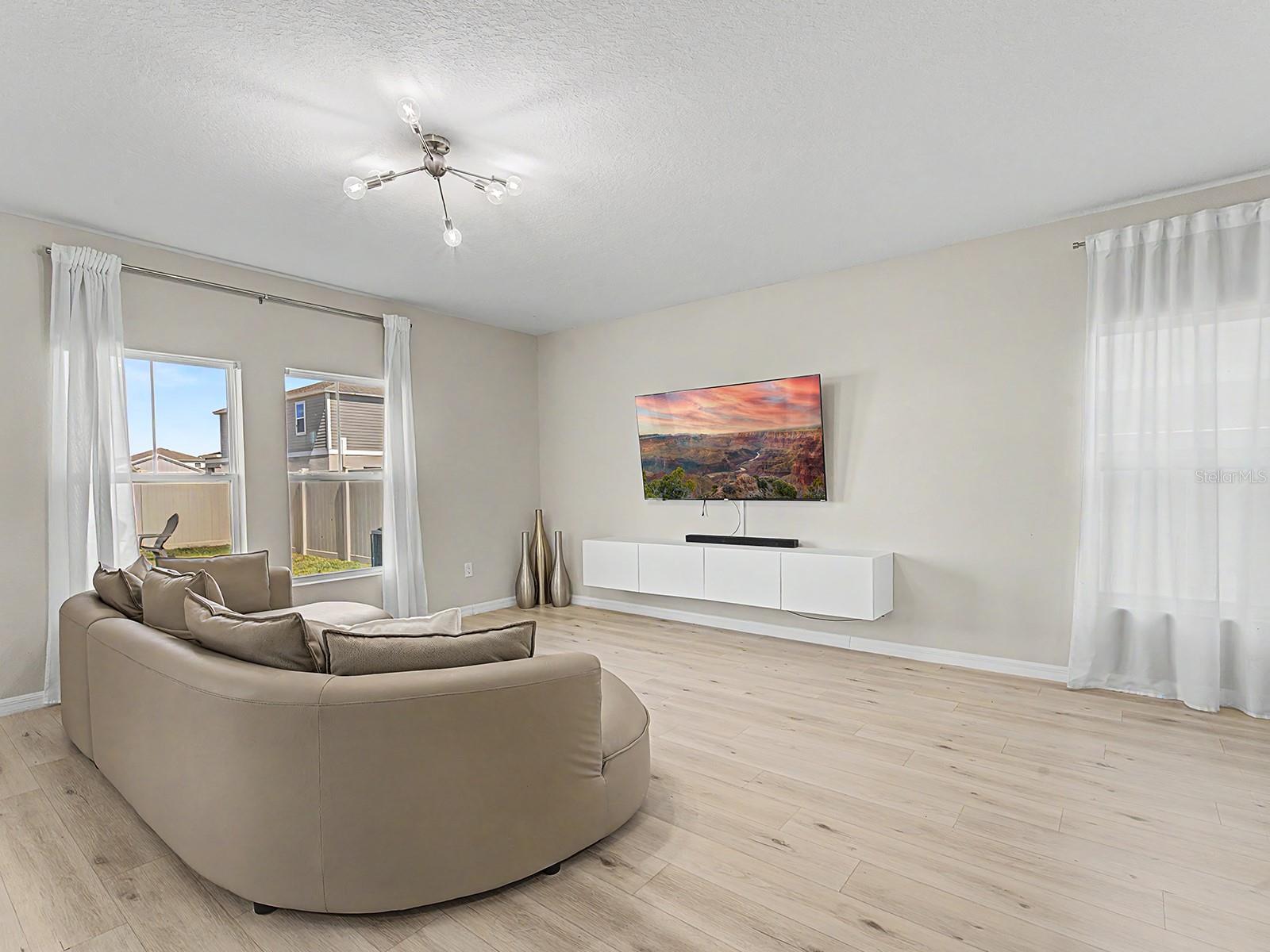 7587 Starflower Way Property Photo 6