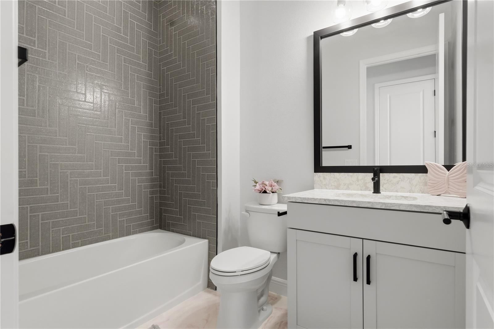 11008 Rustic Timber Loop Property Photo 15
