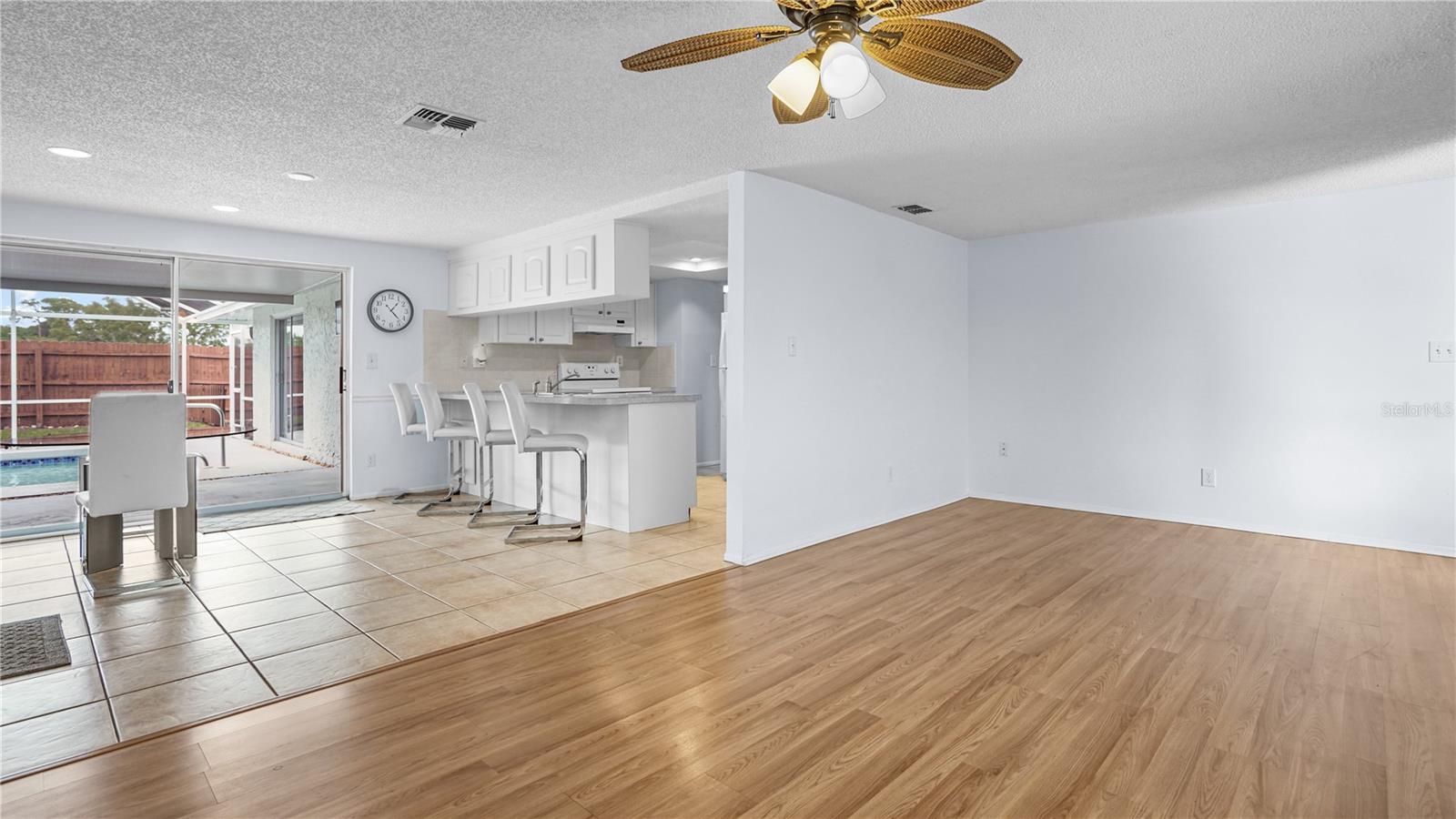8747 Hemlock Ln Property Photo 8