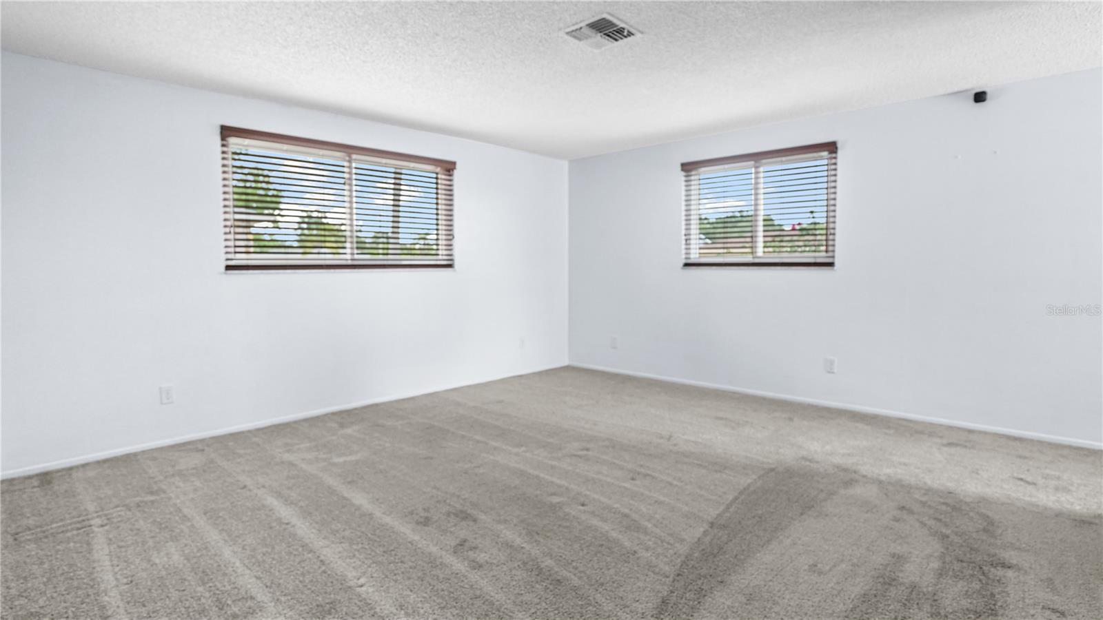 8747 Hemlock Ln Property Photo 14