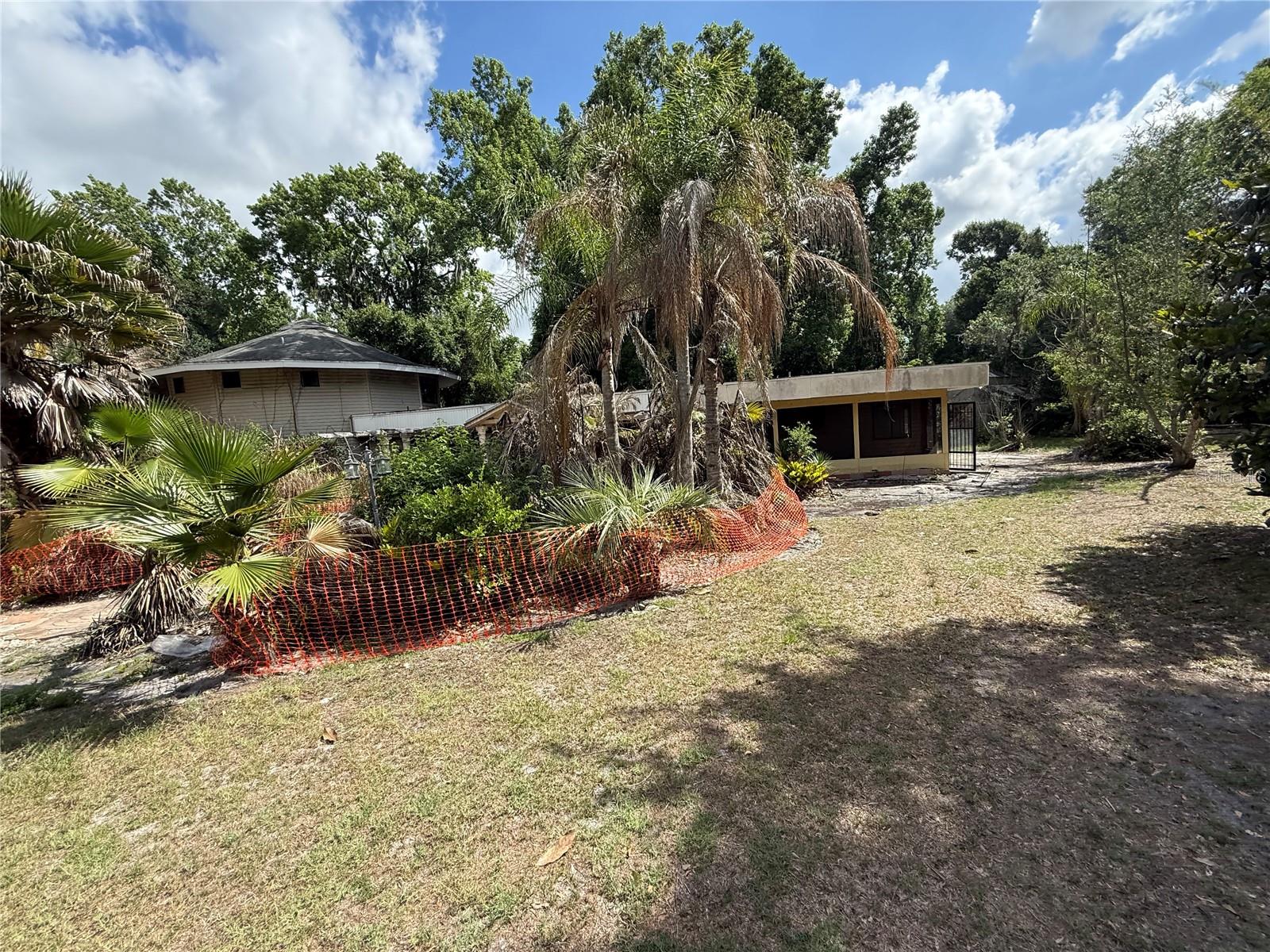 6904 Pinetree Ln E Property Photo 1