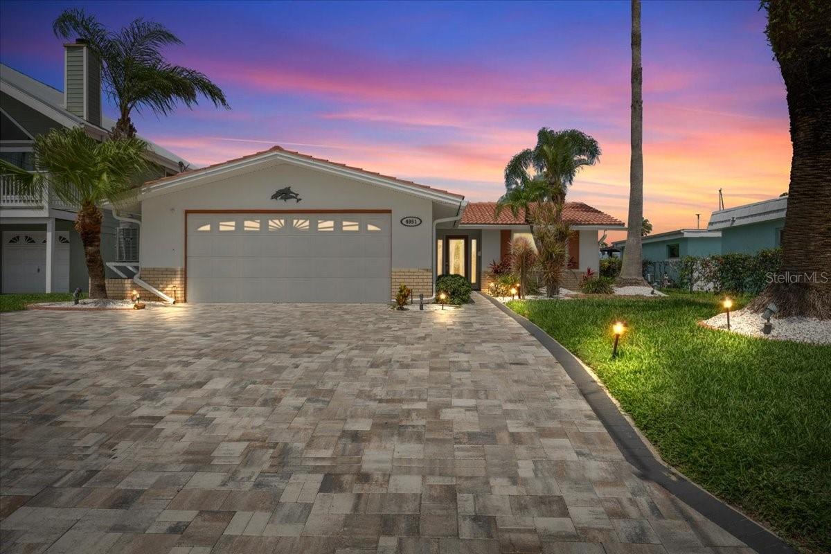 4951 POMPANO DR Property Photo 1