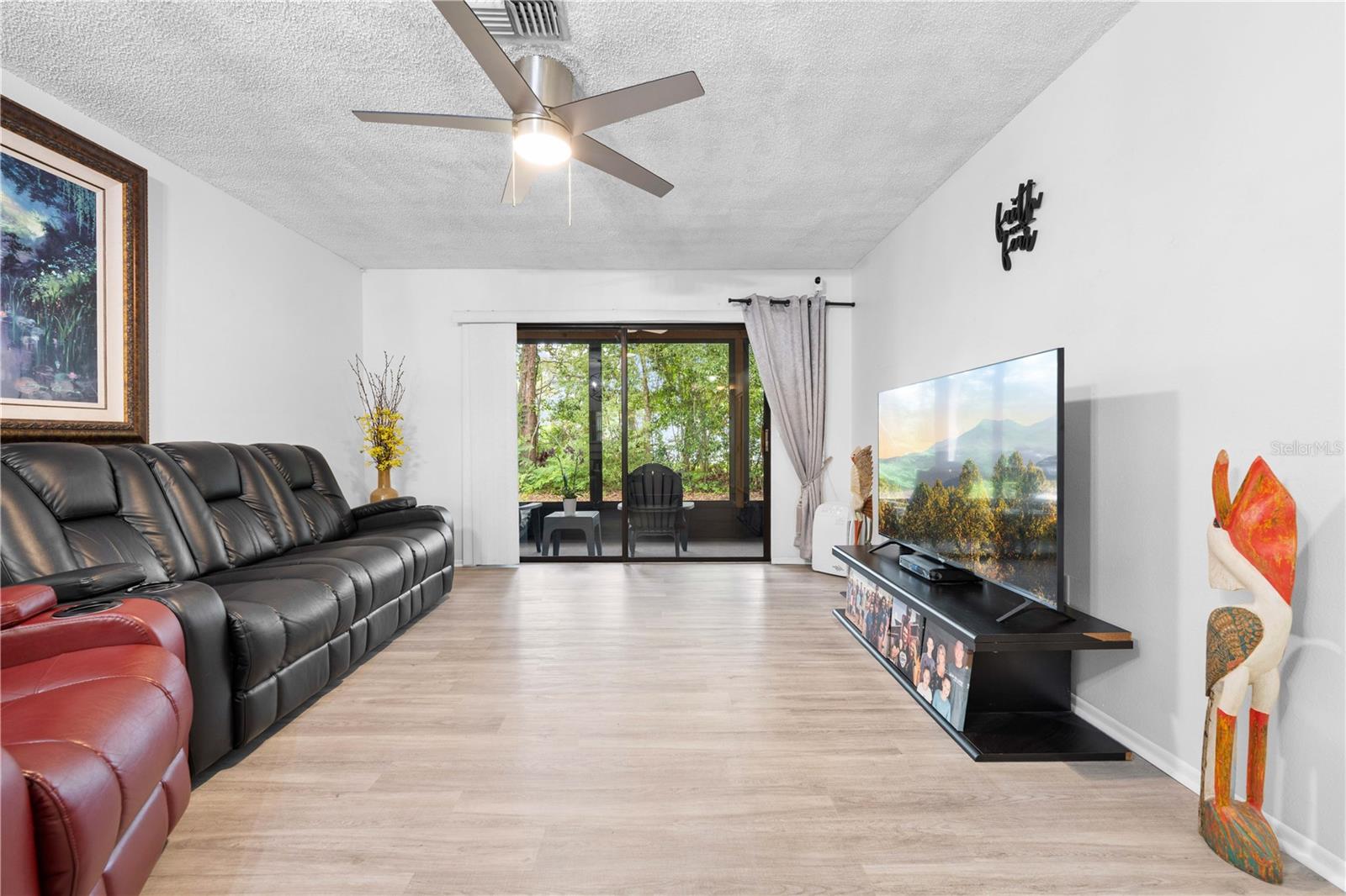 2139 Sea Pines Ct Property Photo 4