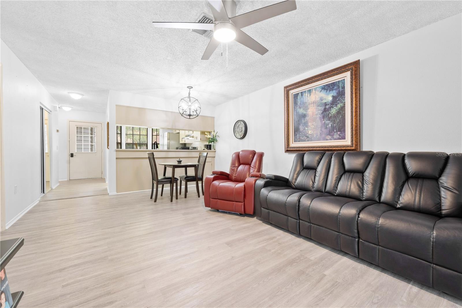 2139 Sea Pines Ct Property Photo 5