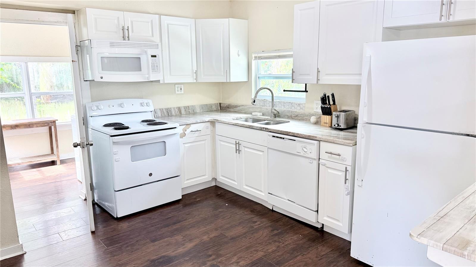 1016 Rosery Rd Nw Property Photo 3