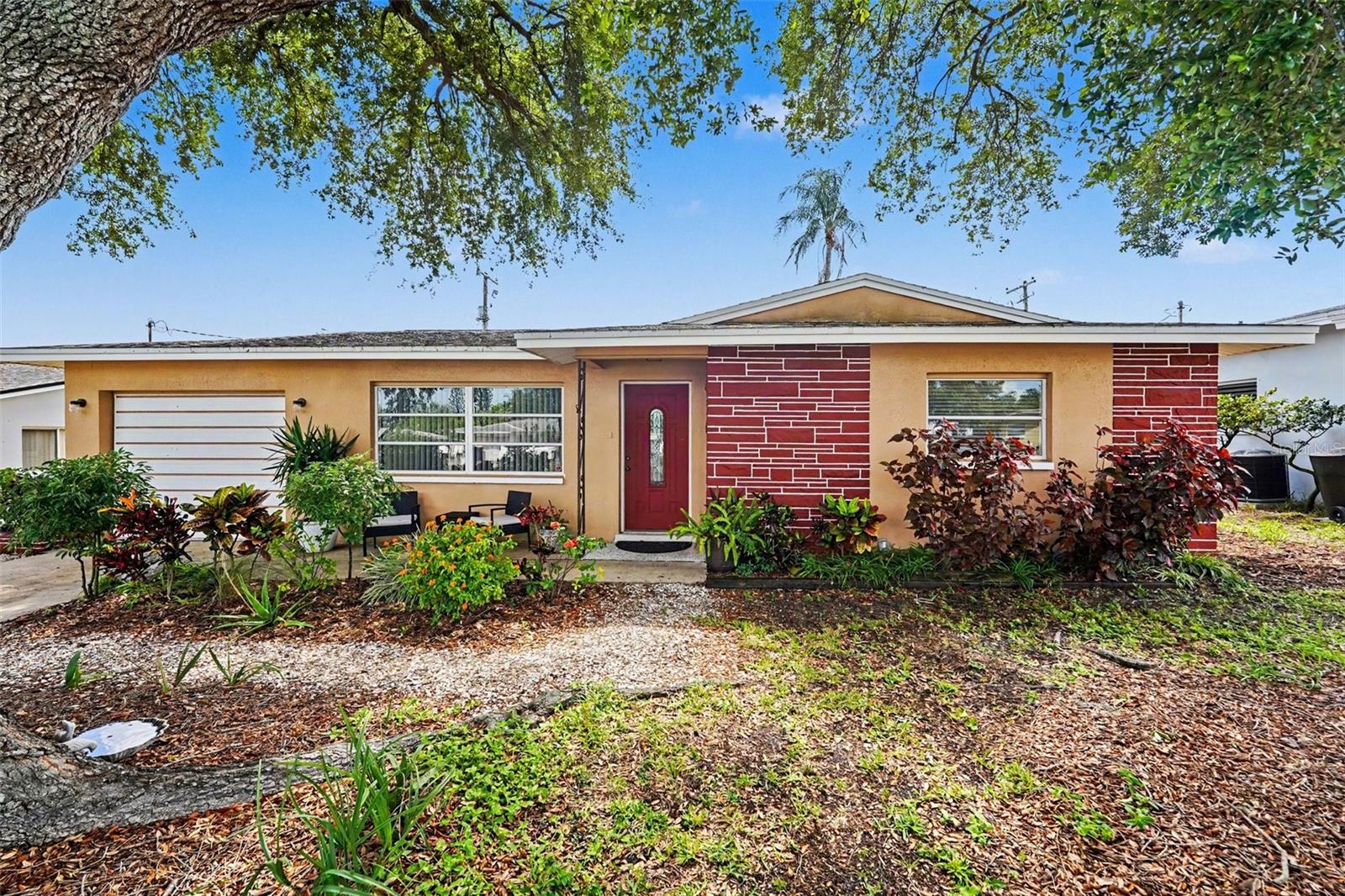 1251 Oakview Ave Property Photo 1