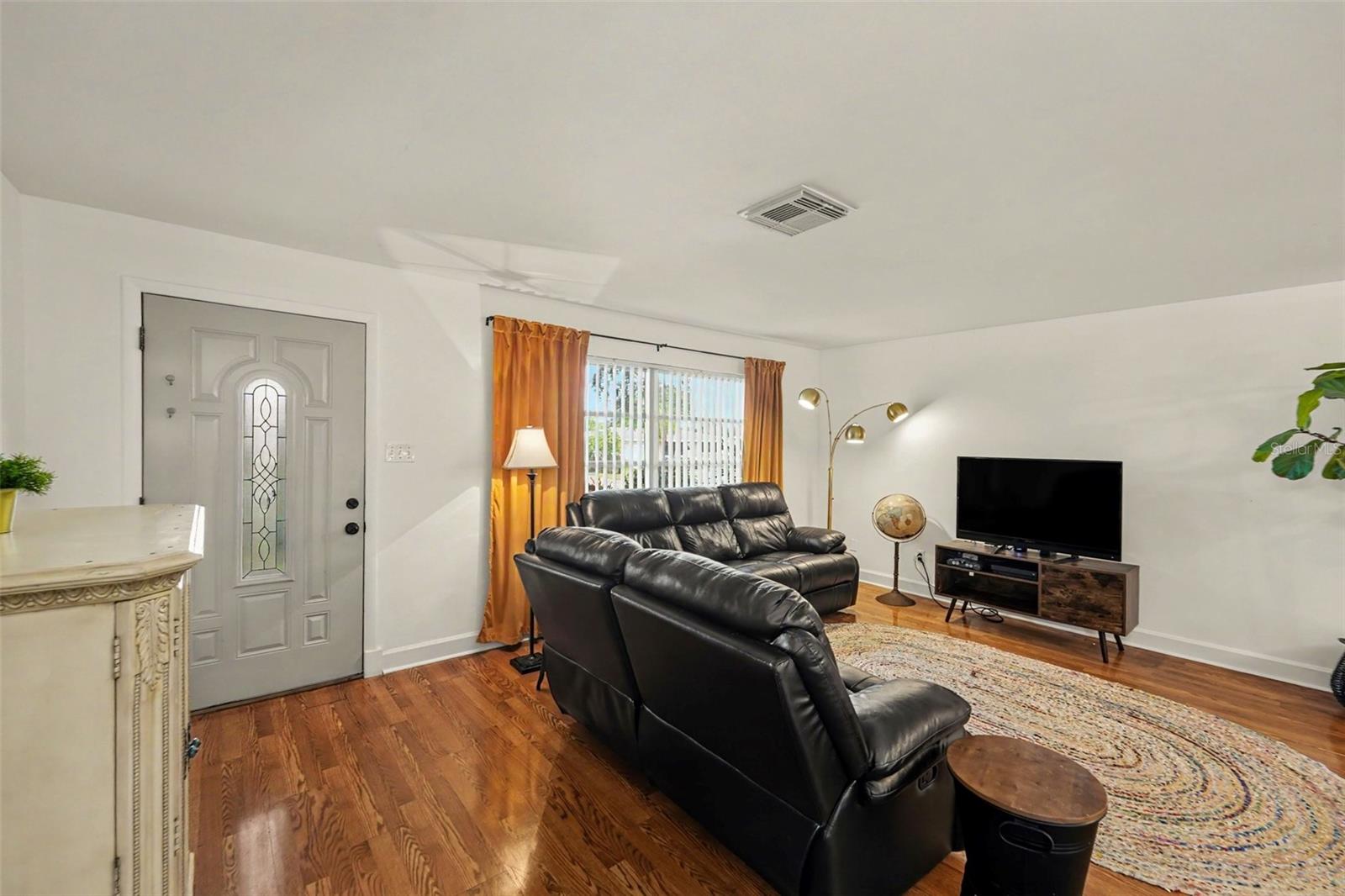 1251 Oakview Ave Property Photo 4