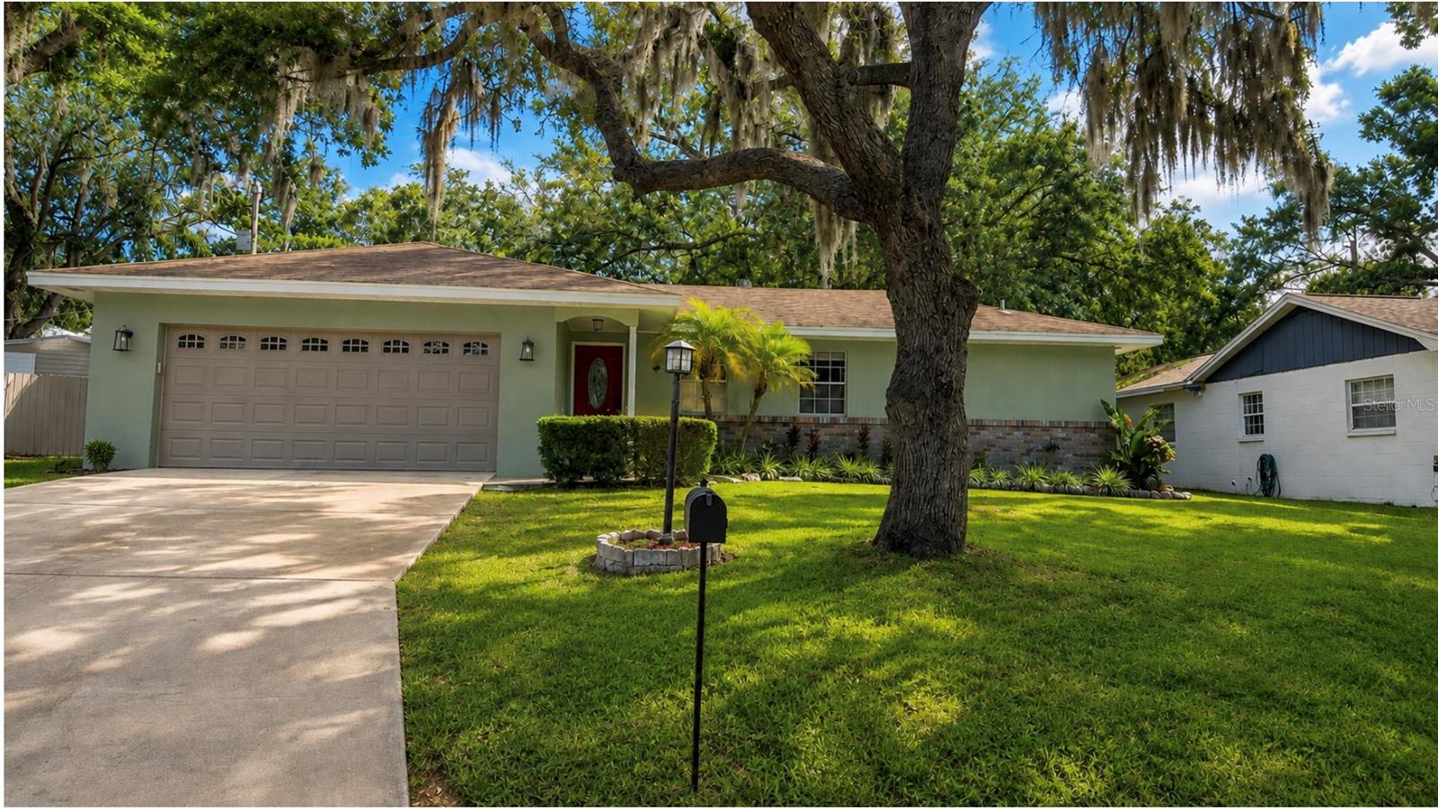 2209 Boxwood Way Property Photo 1