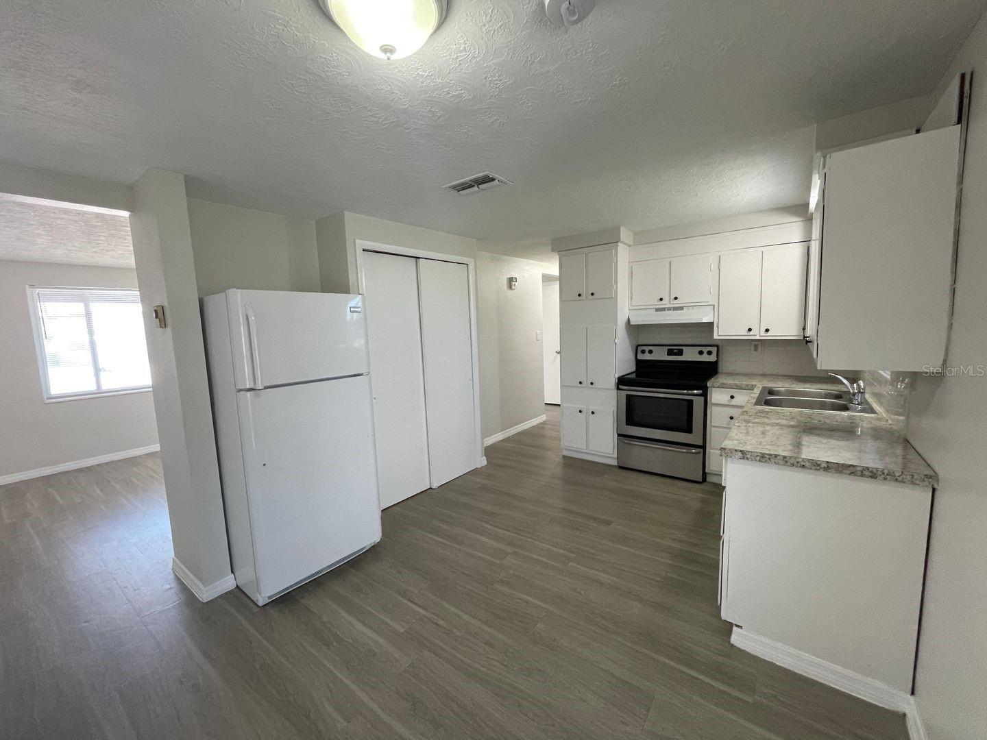 1130 Powersong St Property Photo 6