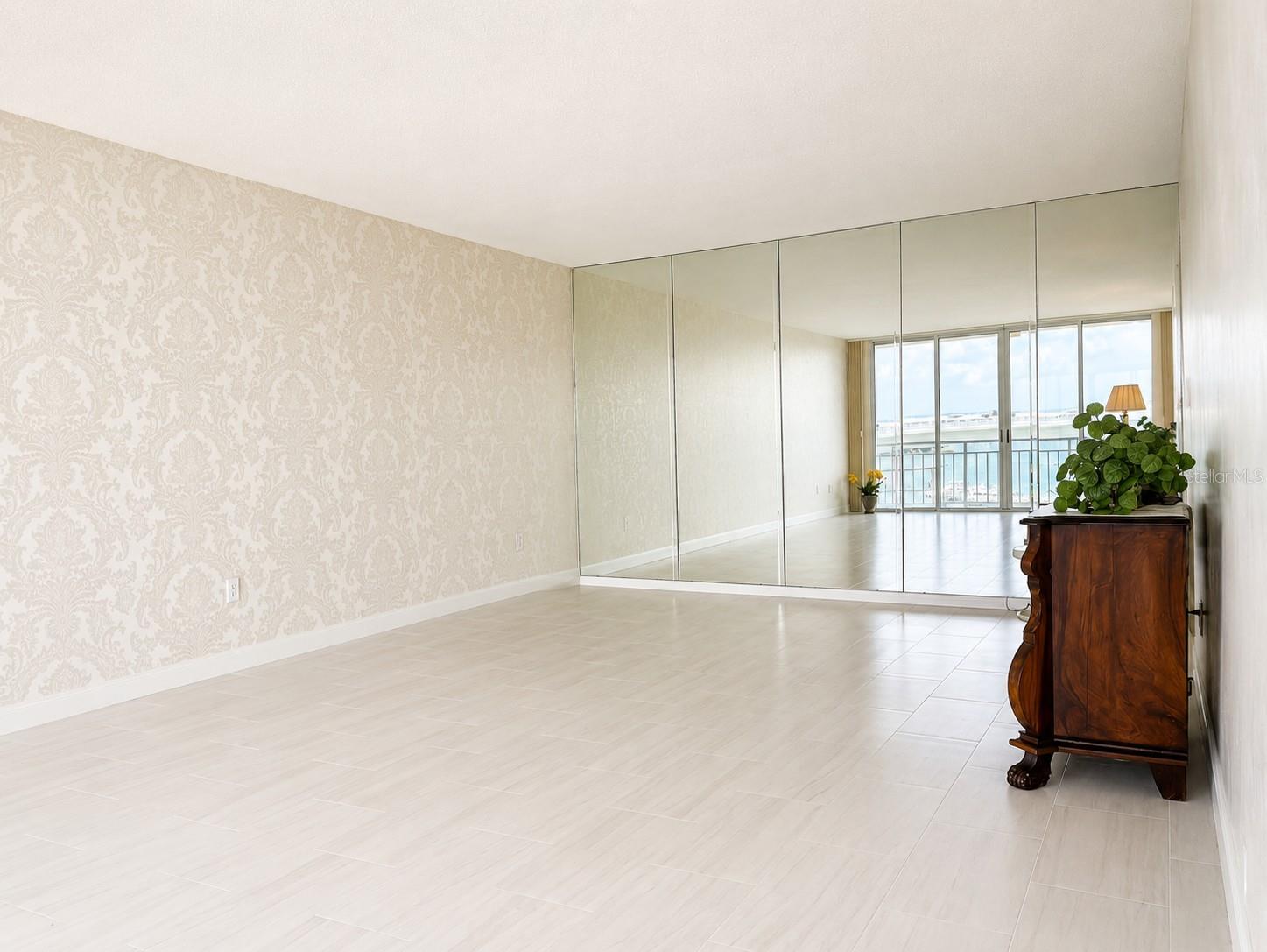 100 Pierce St #808 Property Photo 6
