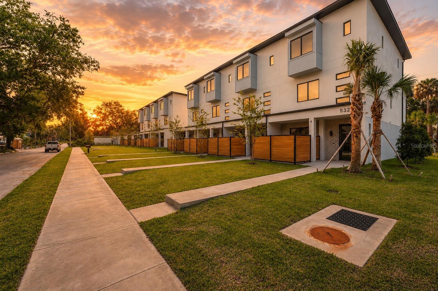 532 W PLAZA PL #3 Property Photo 1