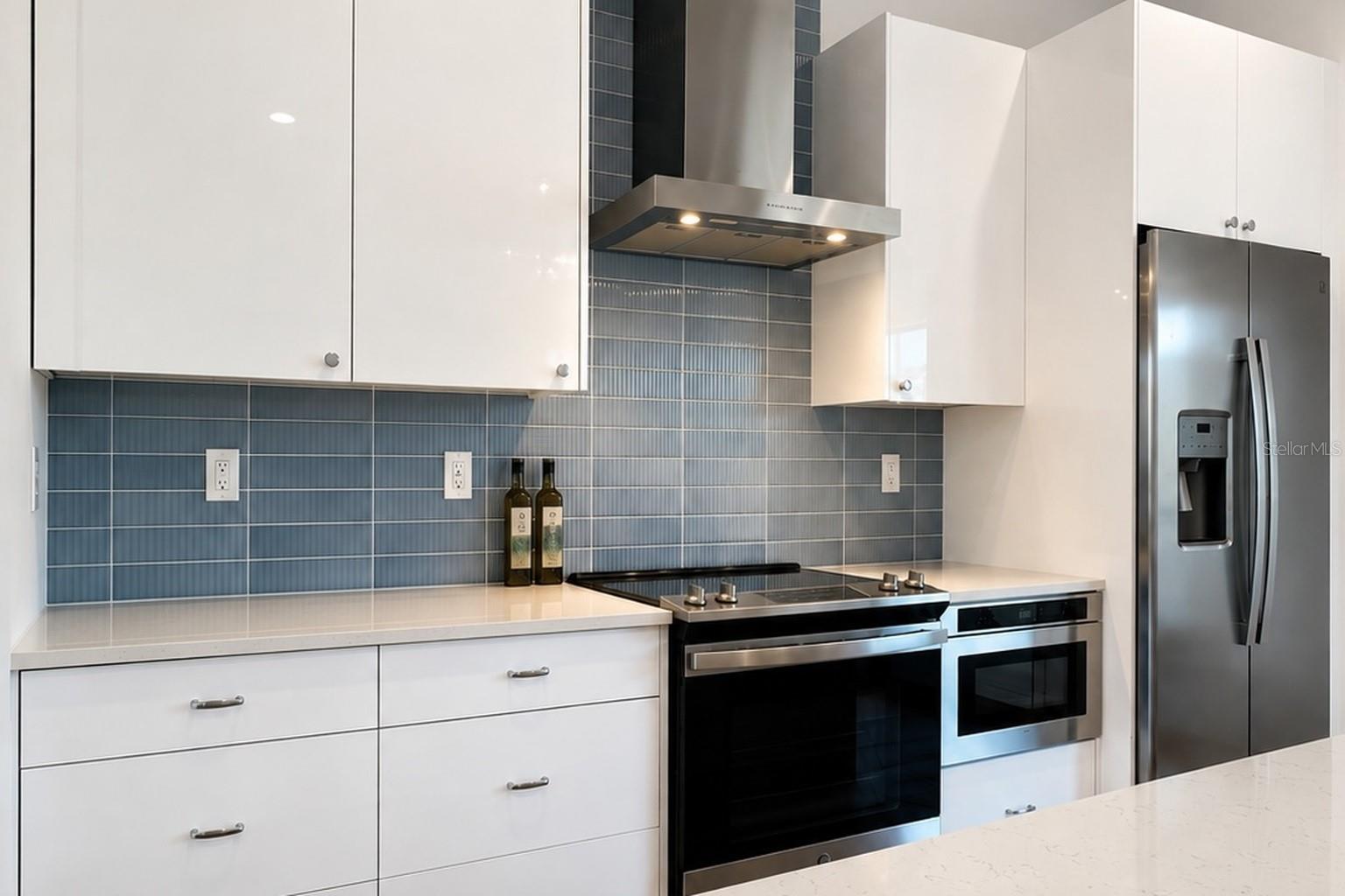 532 W Plaza Pl #3 Property Photo 6