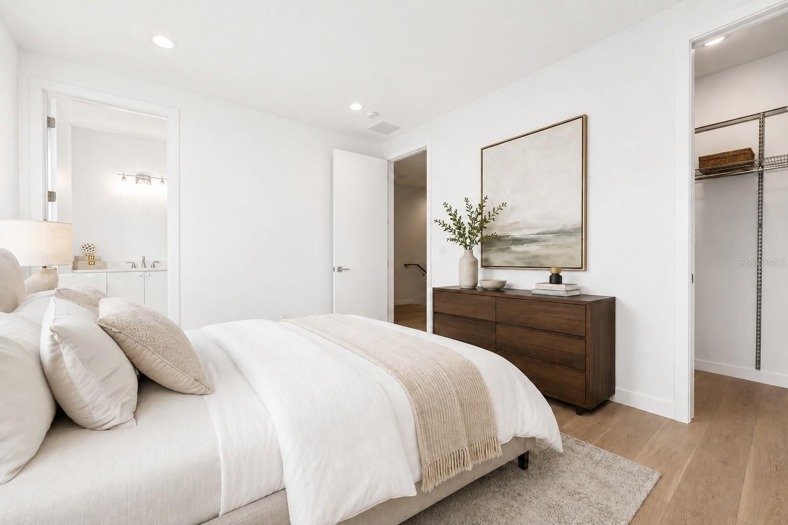 532 W Plaza Pl #3 Property Photo 11