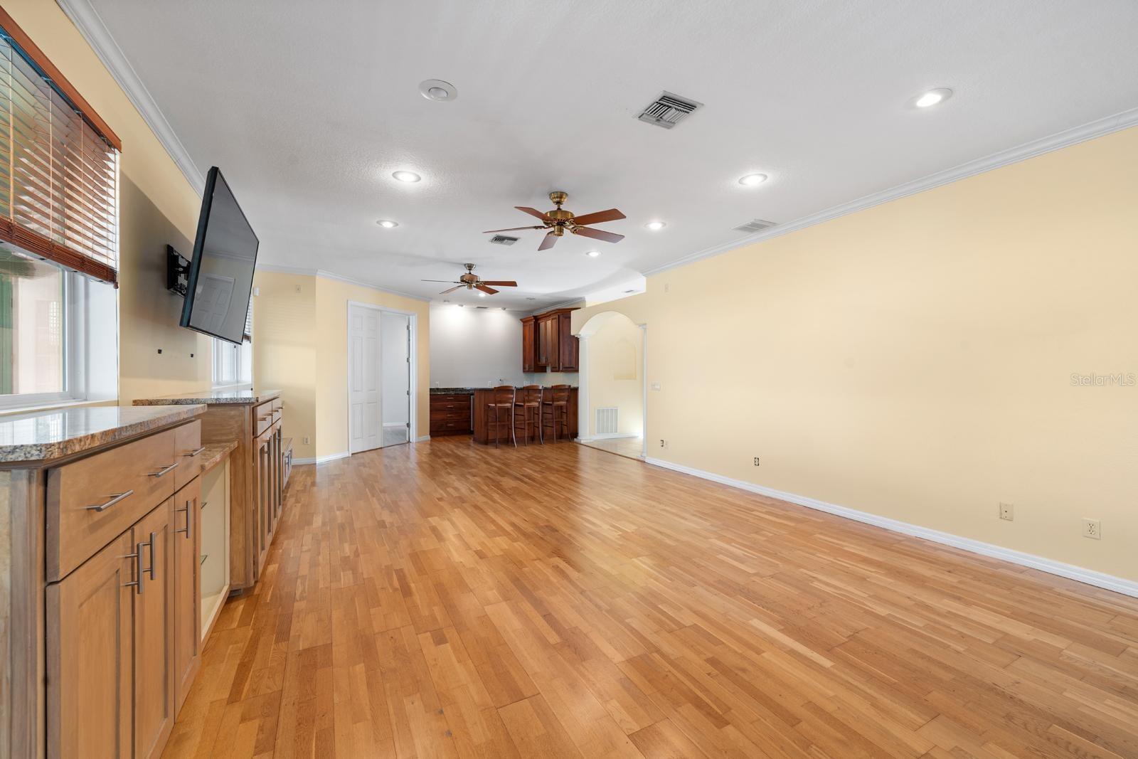 921 Point Seaside Dr Property Photo 37