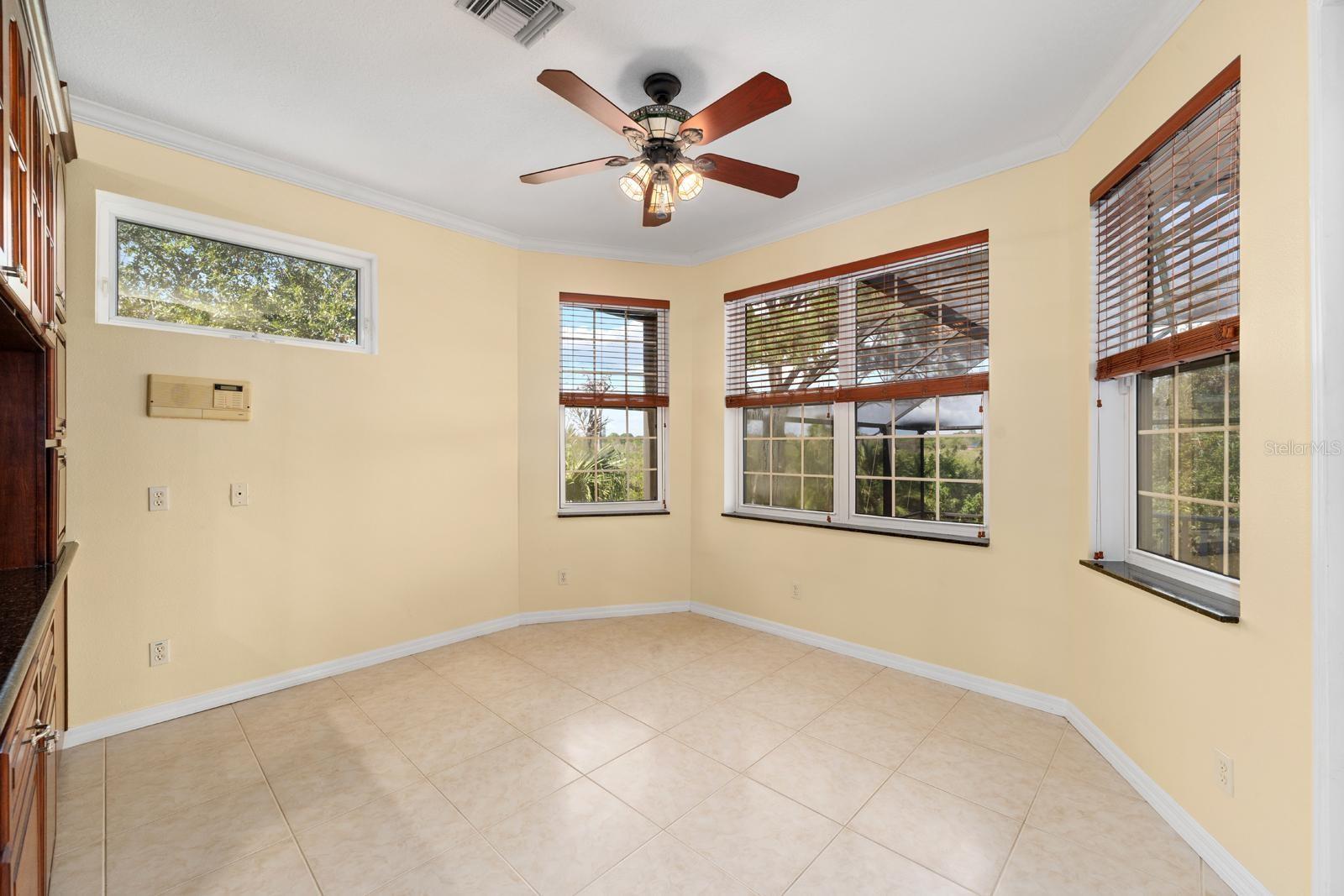 921 Point Seaside Dr Property Photo 43