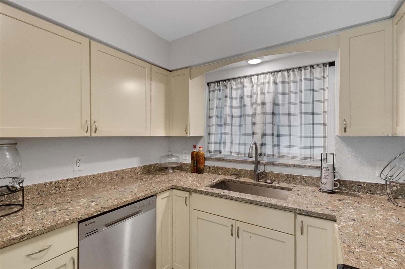 1615 Pinewood Dr Property Photo 11
