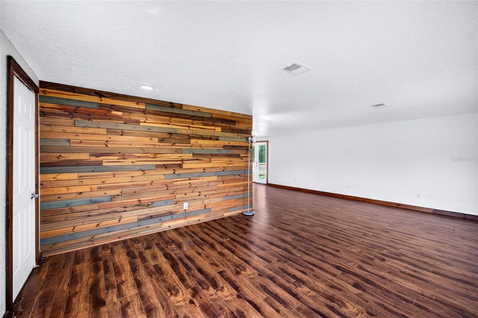 4162 Laughlin Rd Property Photo 17