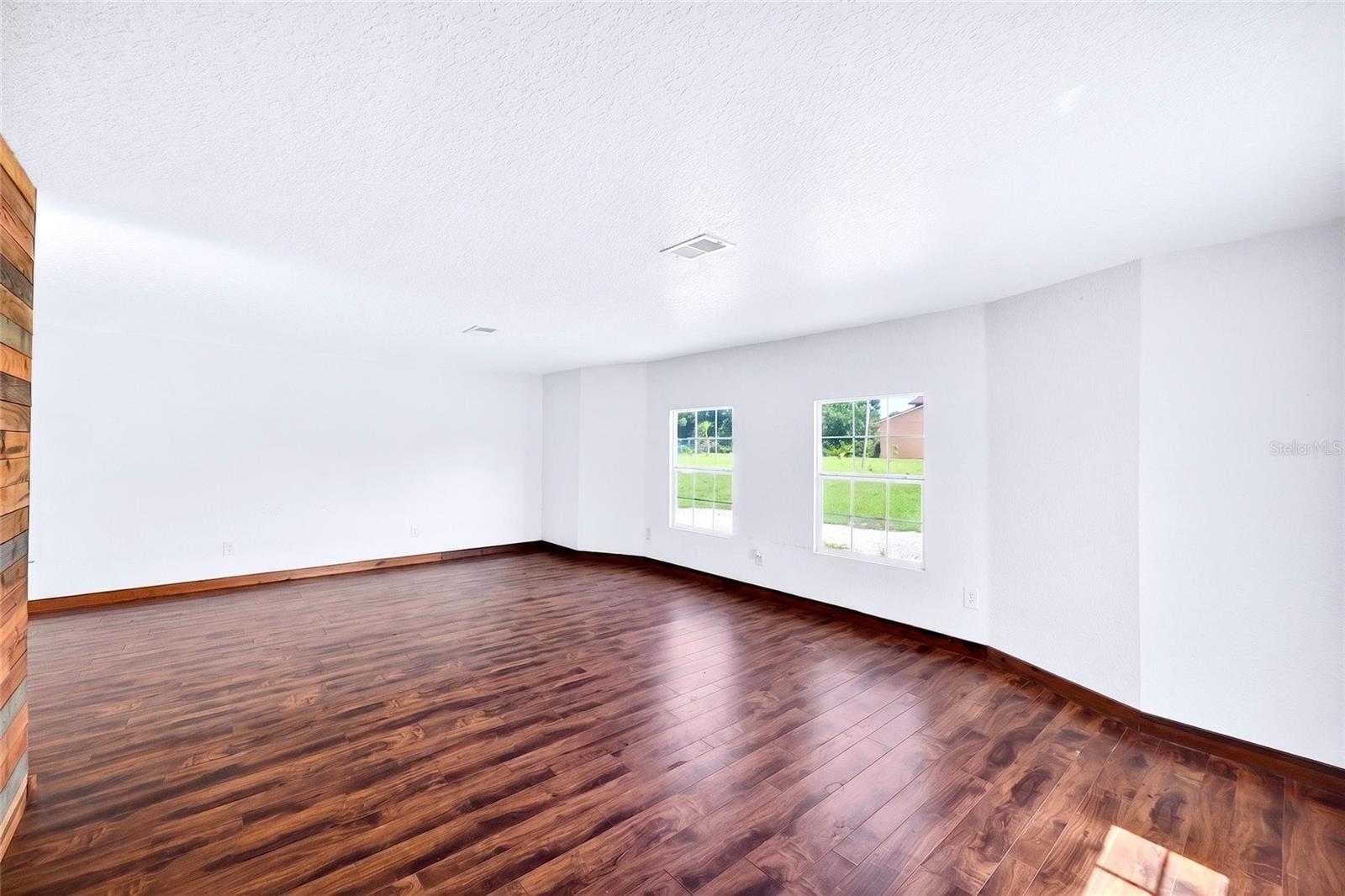 4162 Laughlin Rd Property Photo 22