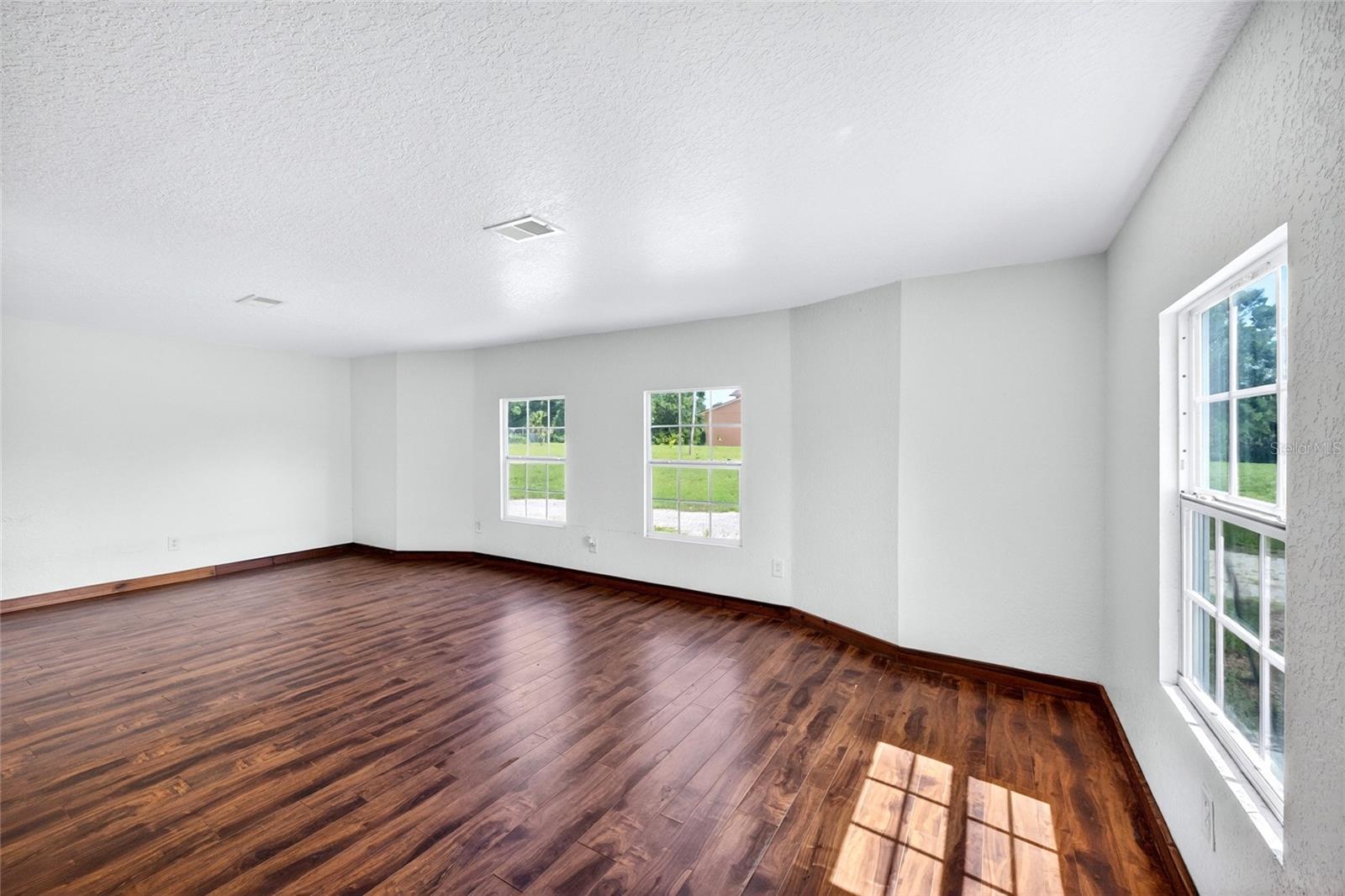 4162 Laughlin Rd Property Photo 23
