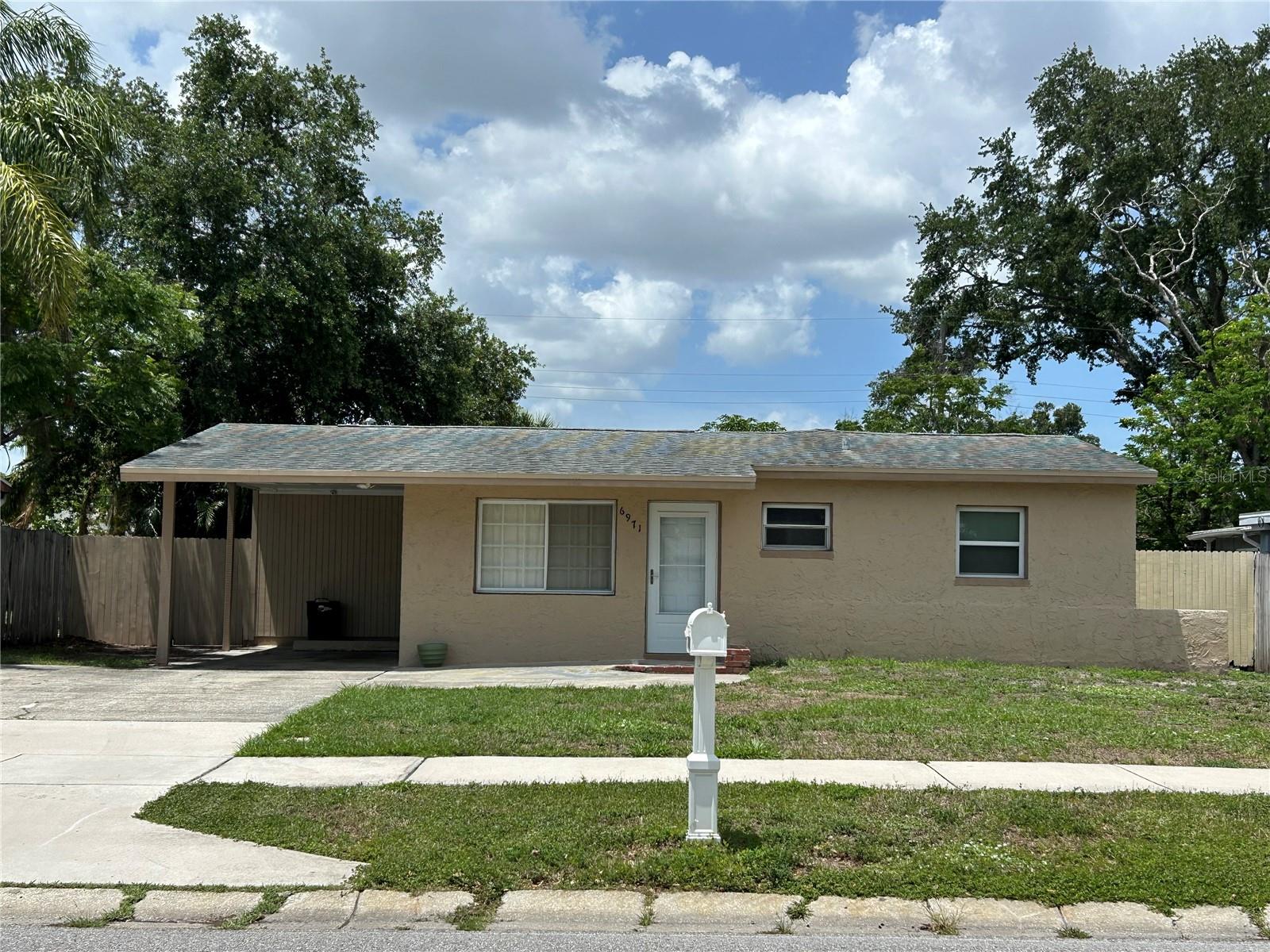 6971 78th Ave N Property Photo 1
