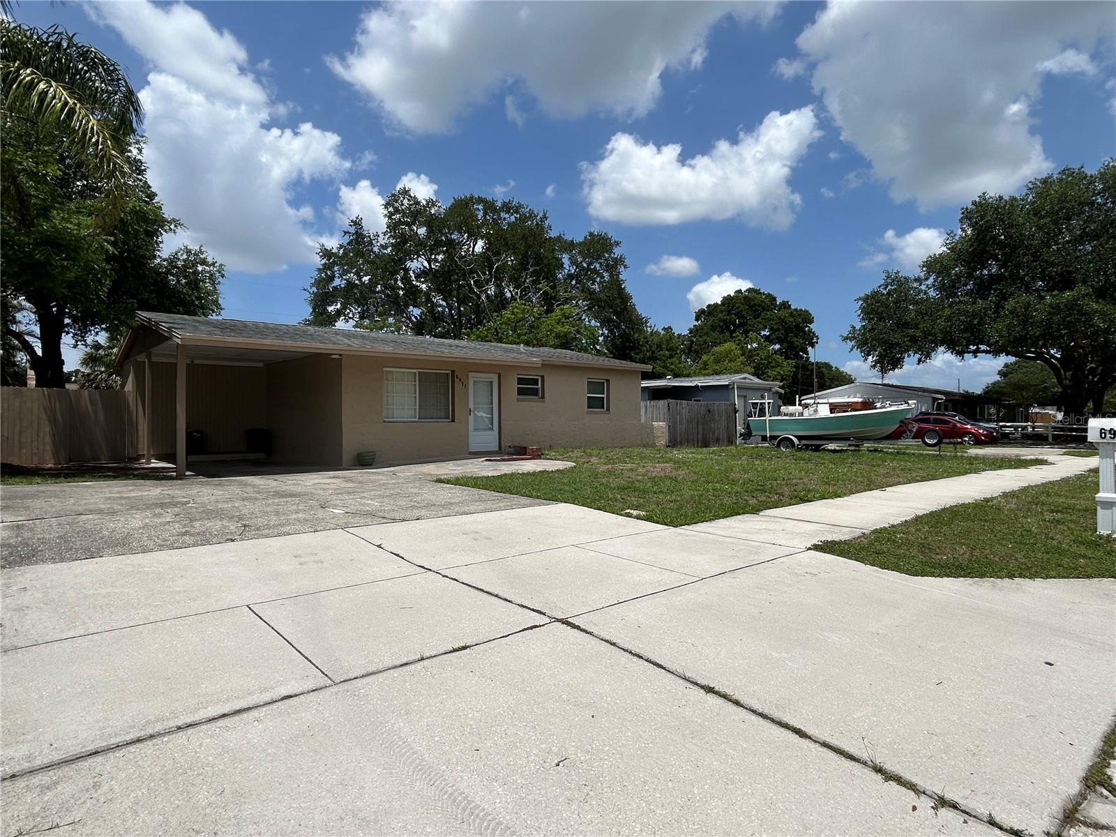 6971 78th Ave N Property Photo 3