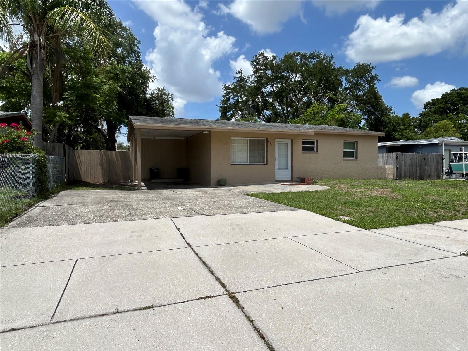 6971 78th Ave N Property Photo 4
