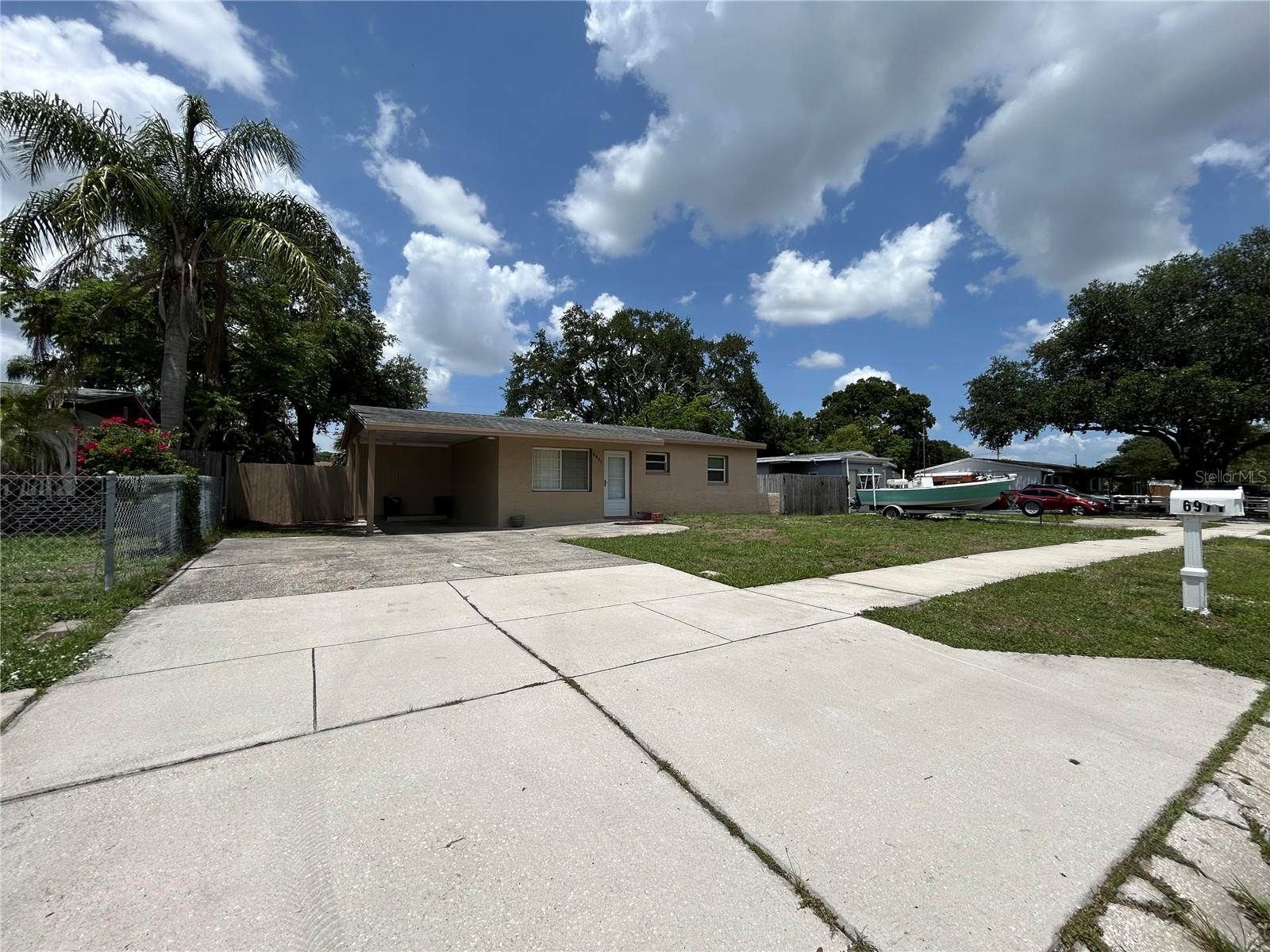 6971 78th Ave N Property Photo 5