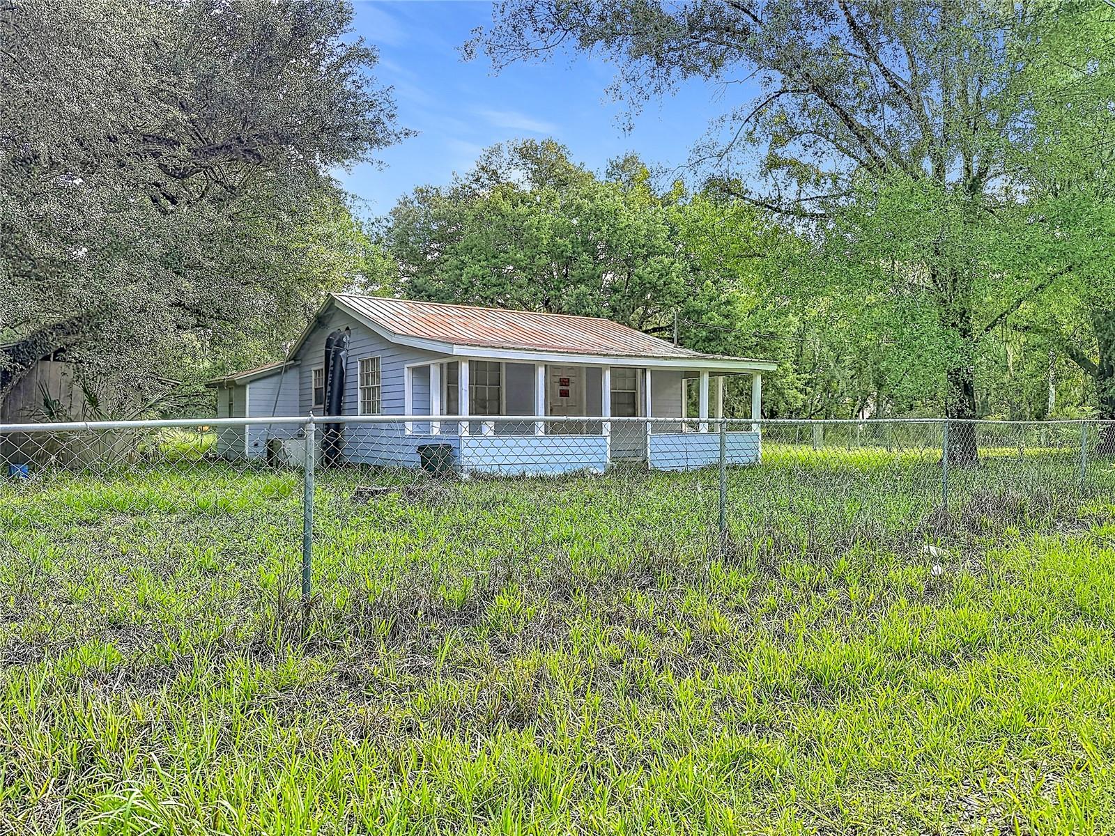 1007 Hawthorn St Property Photo 6