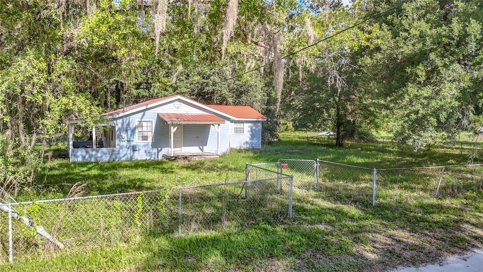 1007 Hawthorn St Property Photo 8