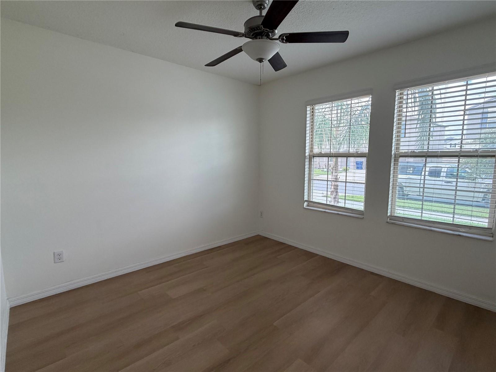 31823 Sun Kettle Loop Property Photo 3