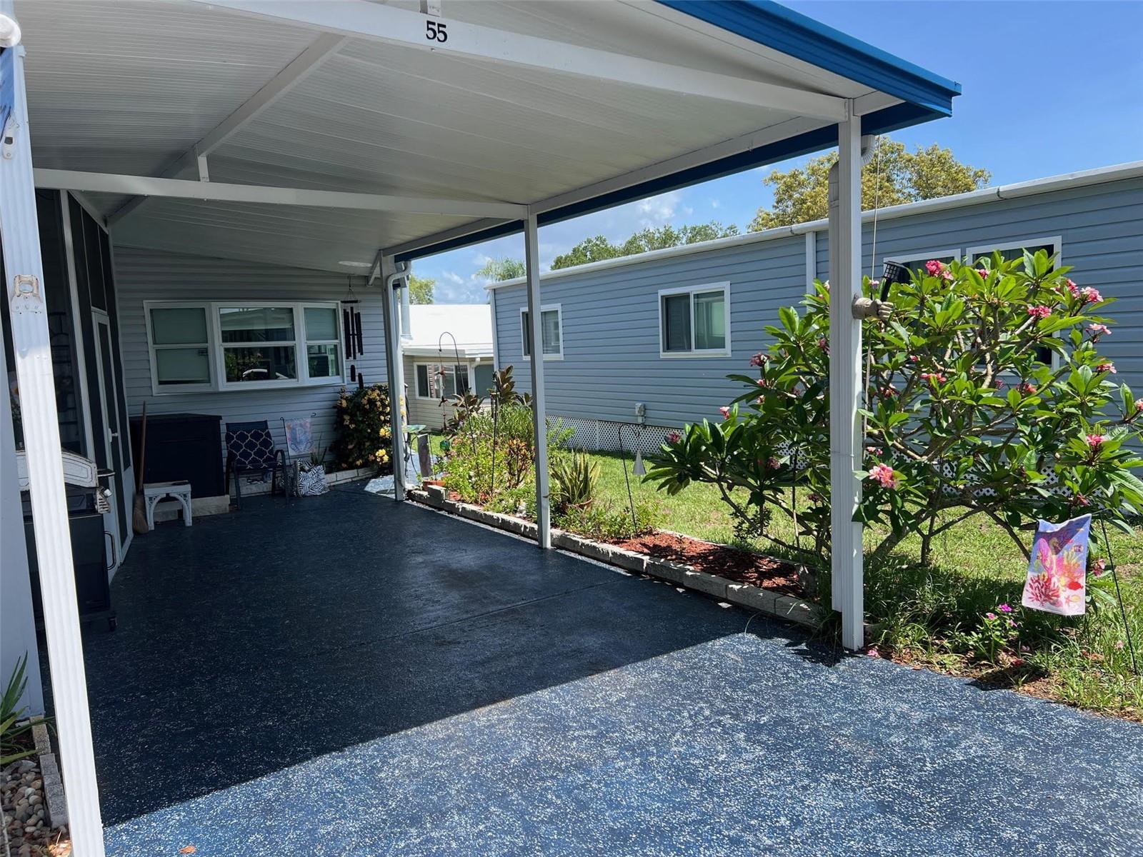 55 Palm Forest Dr Property Photo 2