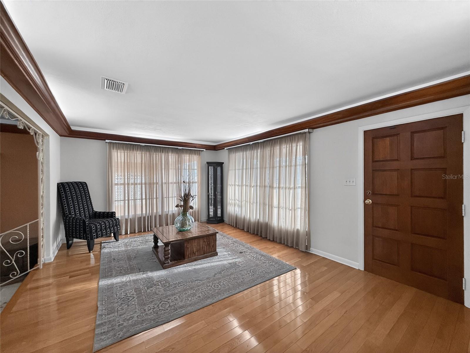 305 N Glen Ave Property Photo 2