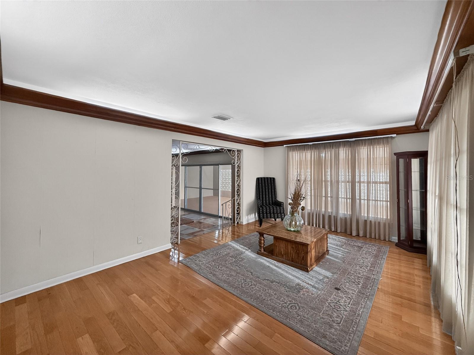 305 N Glen Ave Property Photo 3