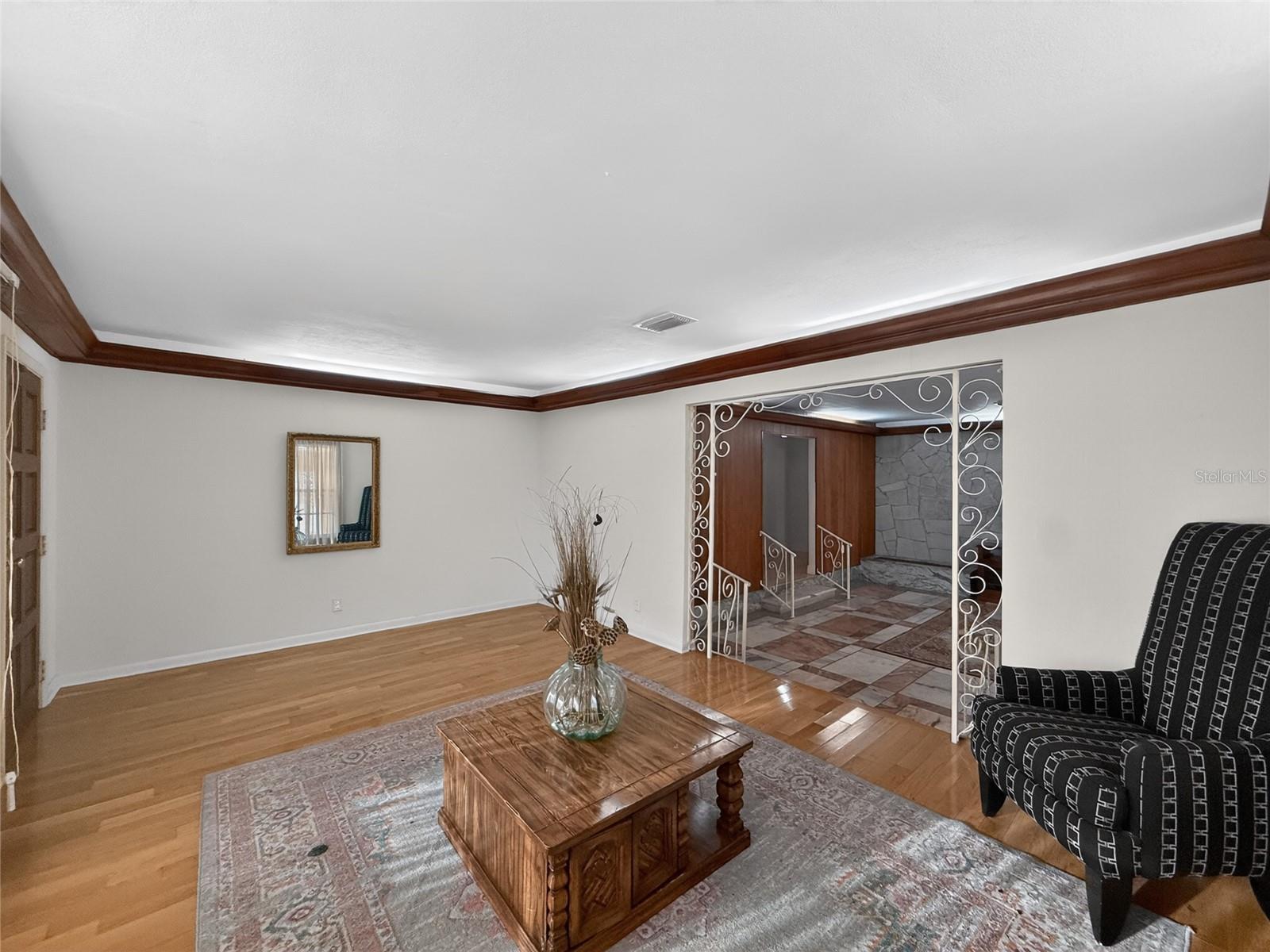 305 N Glen Ave Property Photo 4