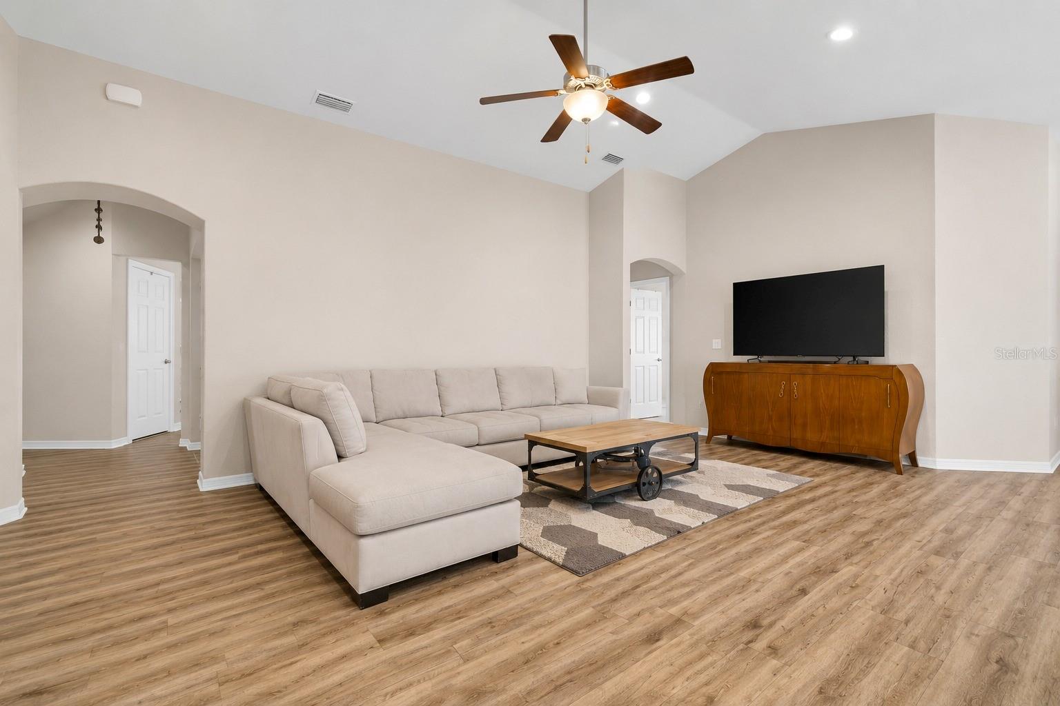 2014 Danes Ct Property Photo 5