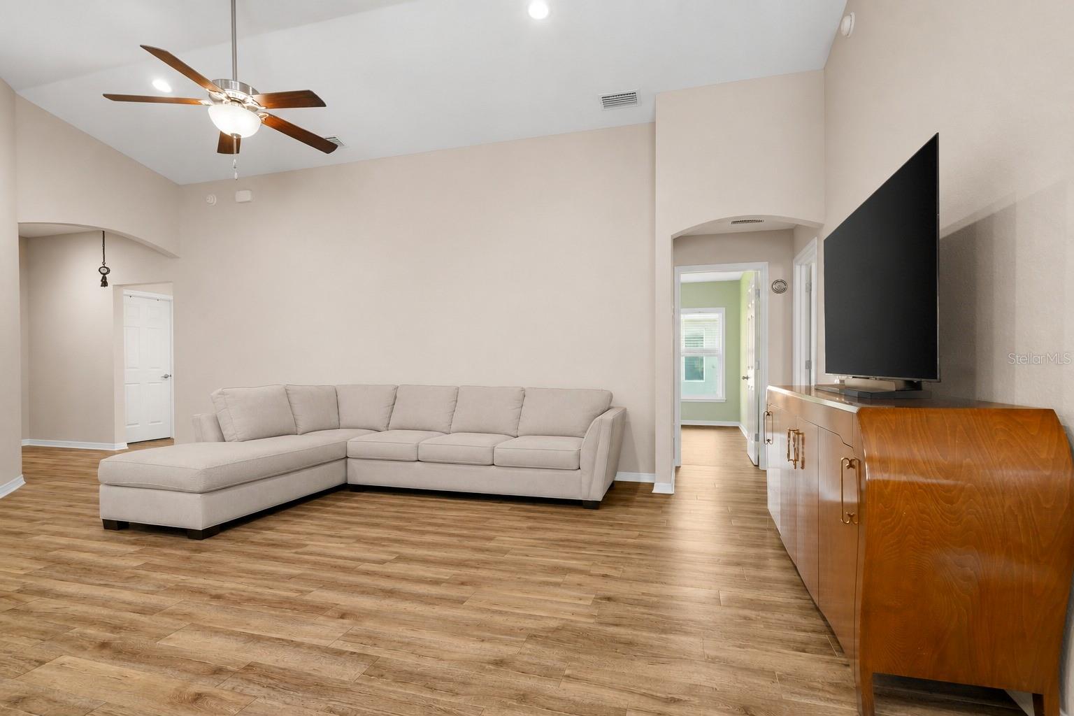 2014 Danes Ct Property Photo 6