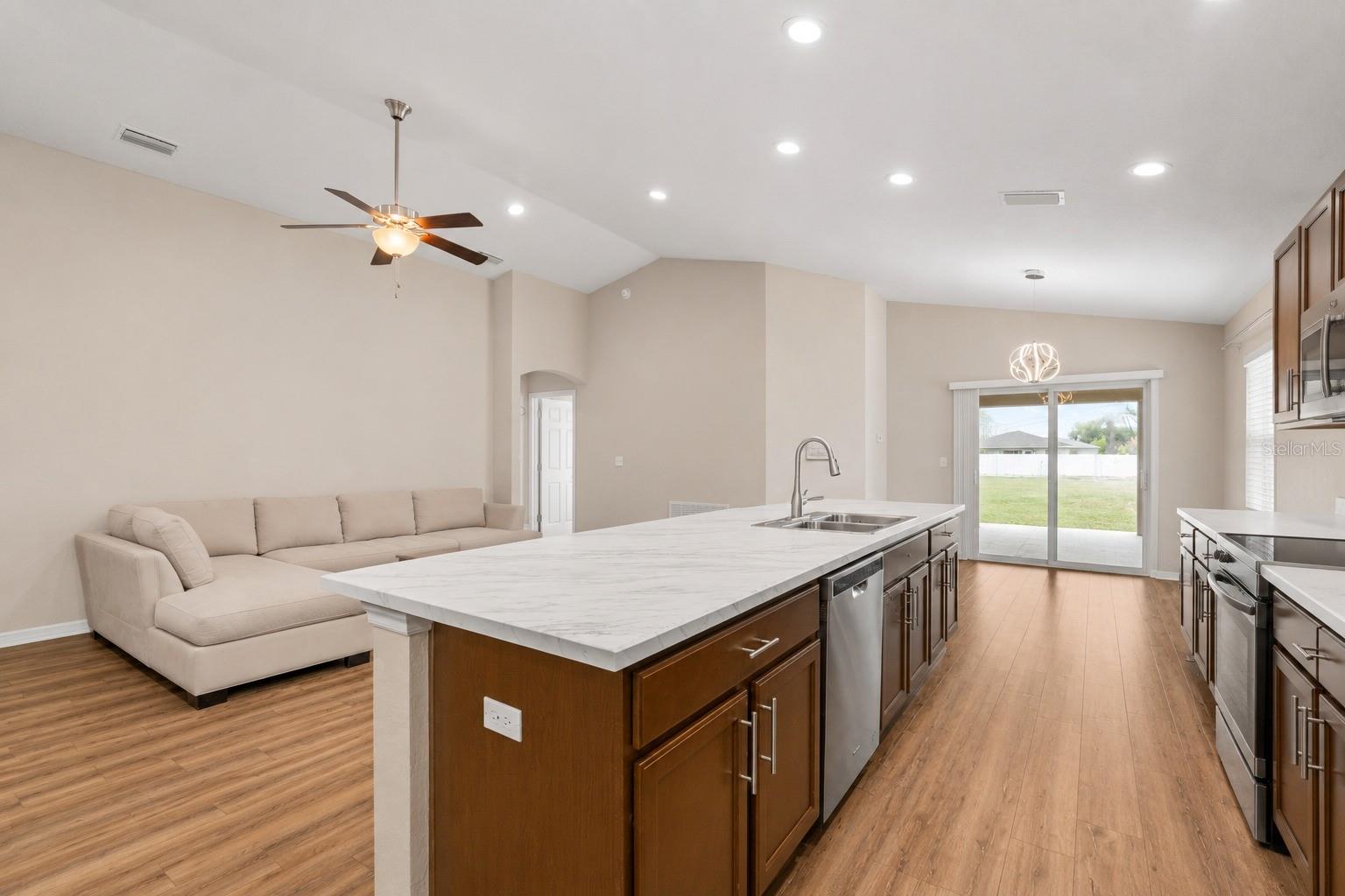 2014 Danes Ct Property Photo 13