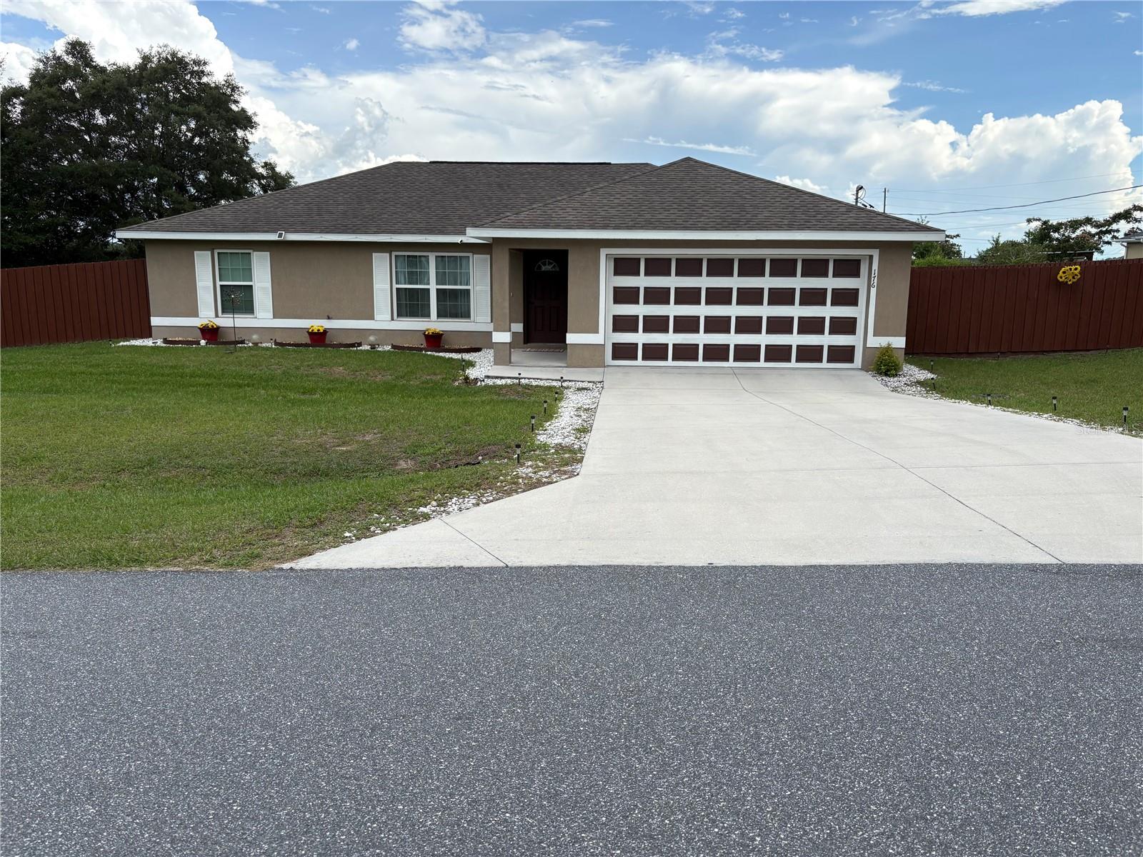 176 Juniper Loop Cir Property Photo 2