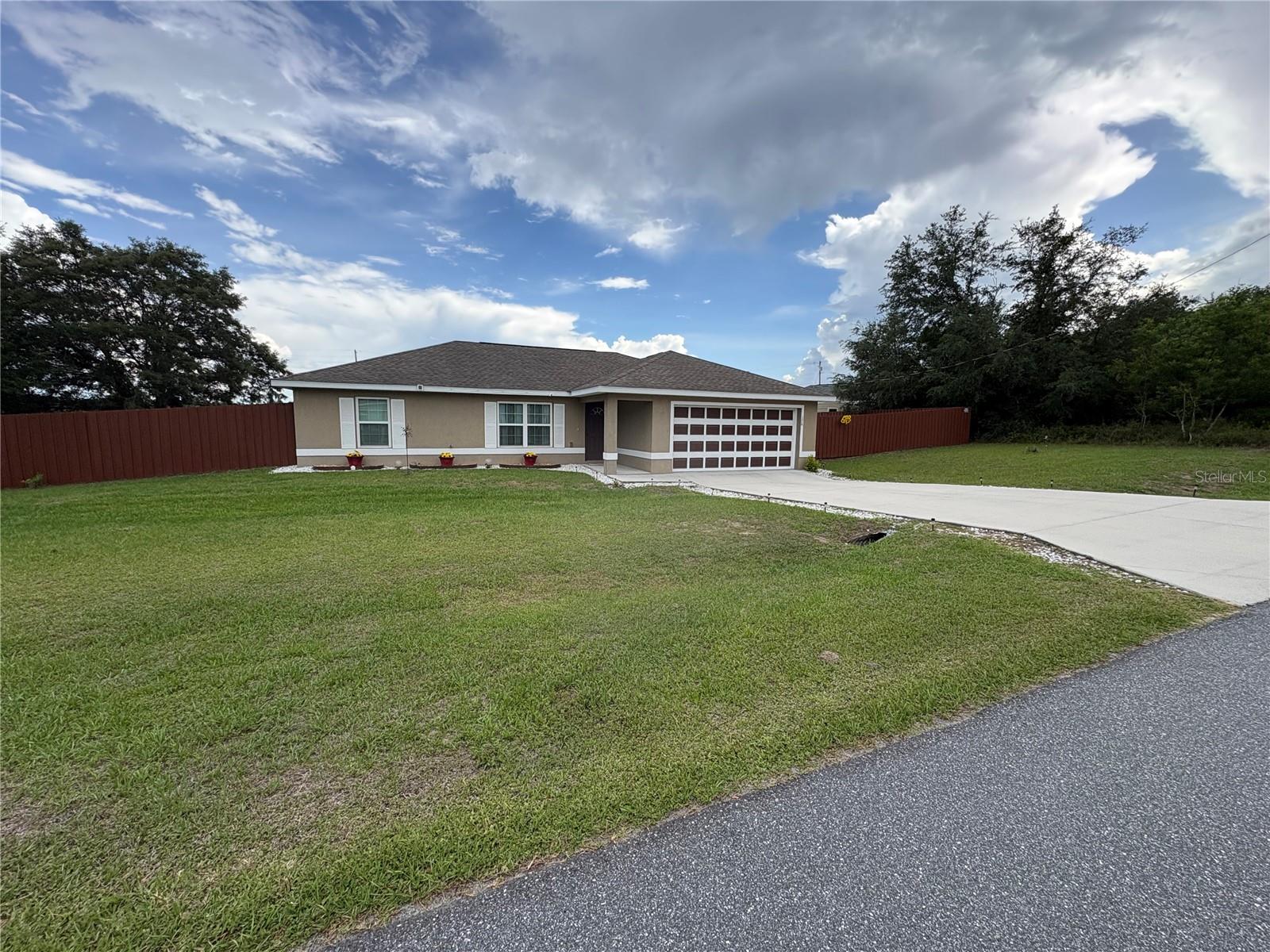 176 Juniper Loop Cir Property Photo 4
