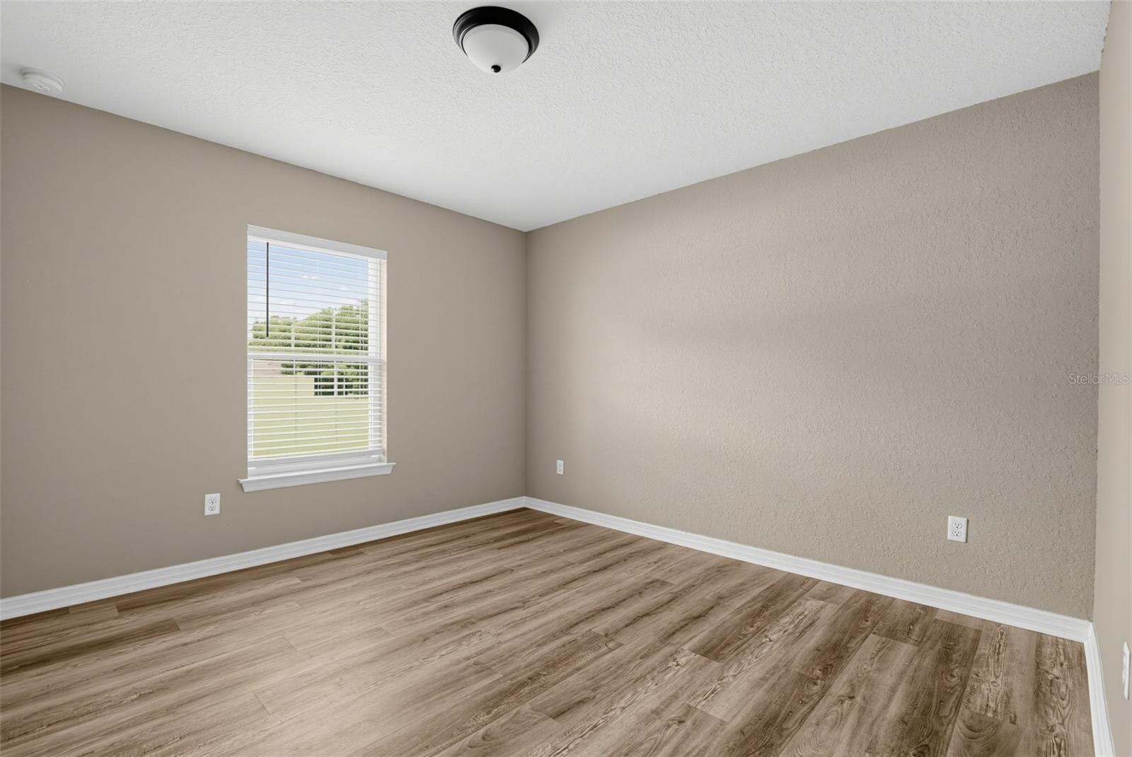 176 Juniper Loop Cir Property Photo 26