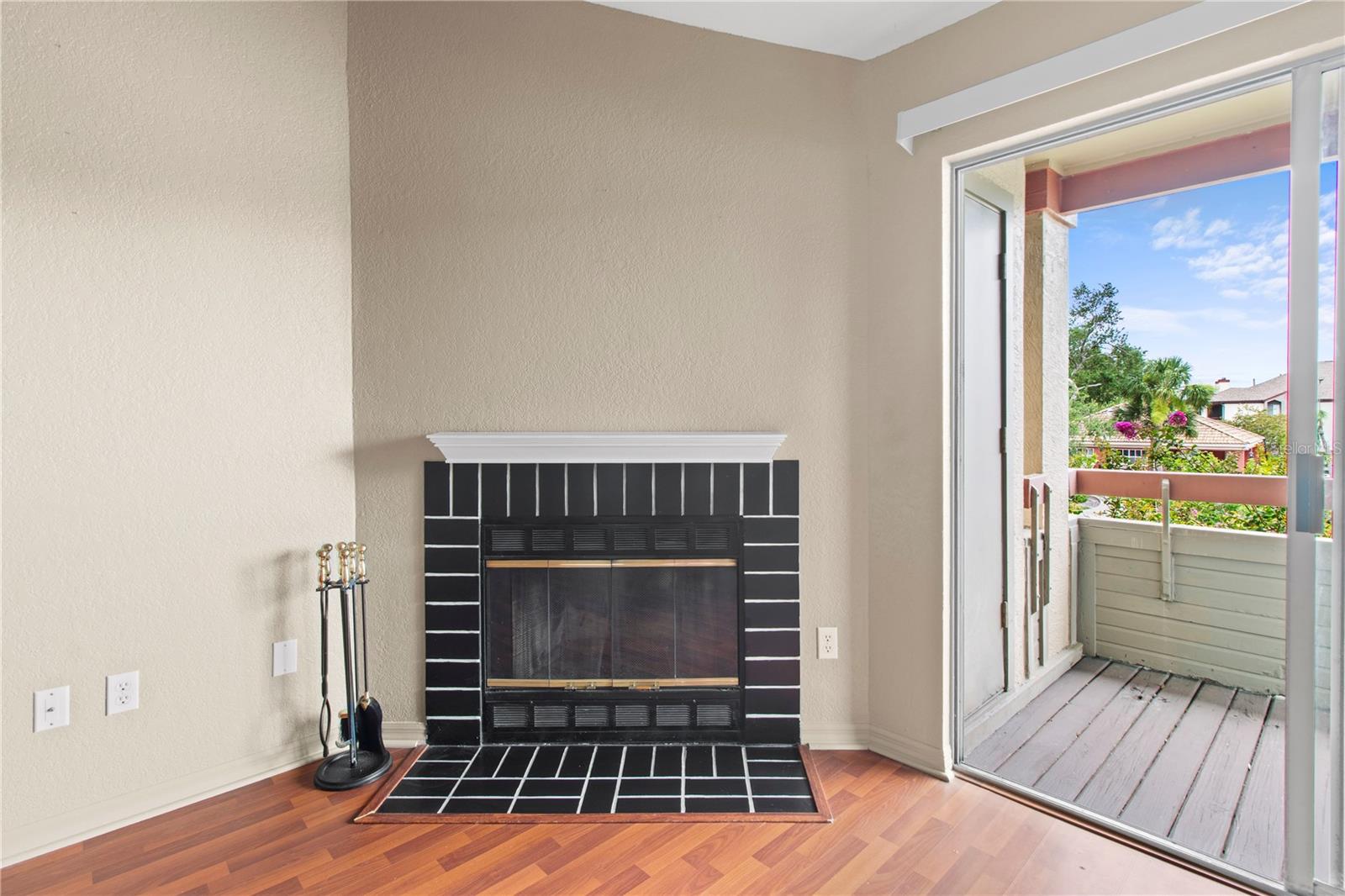 TB8513534 Property Photo 6